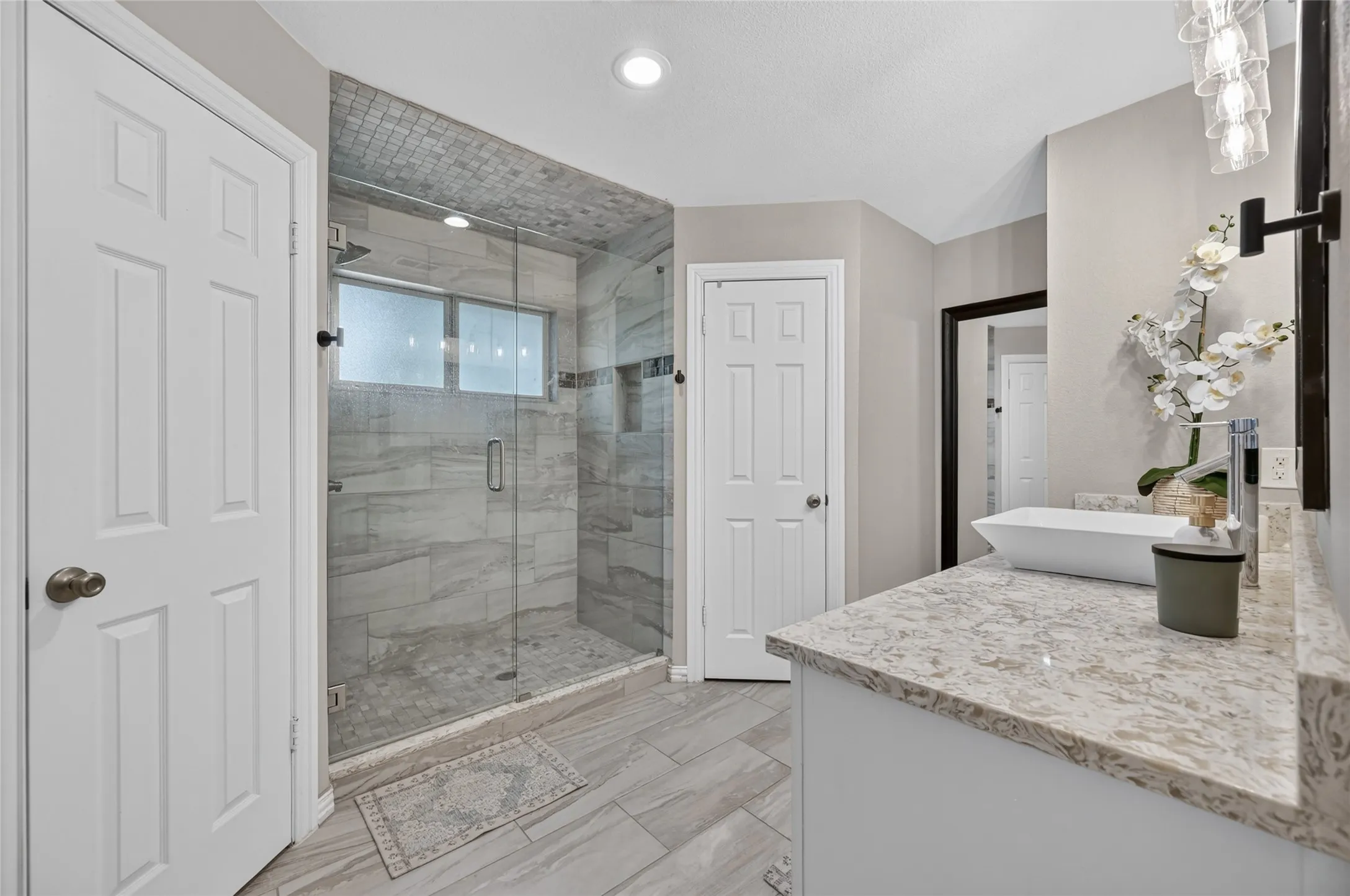 Single Family Residence For Sale in Tarrant County , 806 Creekside Drive, Euless, Texas 76040, 3 Bedroom, 2 Bathroom, 2 Garage spaces, 1,735 Sqft, built in 1984, mls#21387503, Real Estate Agent in Euless, Homes For Sale in Tarrant county, Homes For Sale in Euless, Realtor in Euless Texas, Real Estate Brokerage Independent Realty Texas, Luminita Cordes Realtor