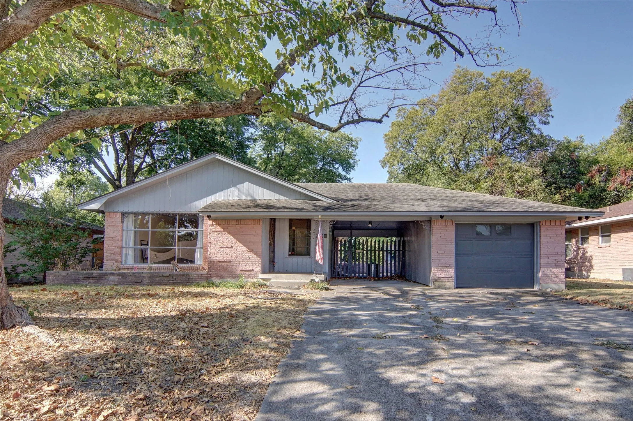 Single Family Residence For Sale in Dallas County , 2024 Blake Avenue, Dallas, Texas 75228, 3 Bedroom, 2 Bathroom, 1 Garage spaces, 1,484 Sqft, built in 1955, mls#21396158, Real Estate Agent in Dallas, Homes For Sale in Dallas county, Homes For Sale in Dallas, Realtor in Dallas Texas, Real Estate Brokerage Independent Realty Texas, Luminita Cordes Realtor