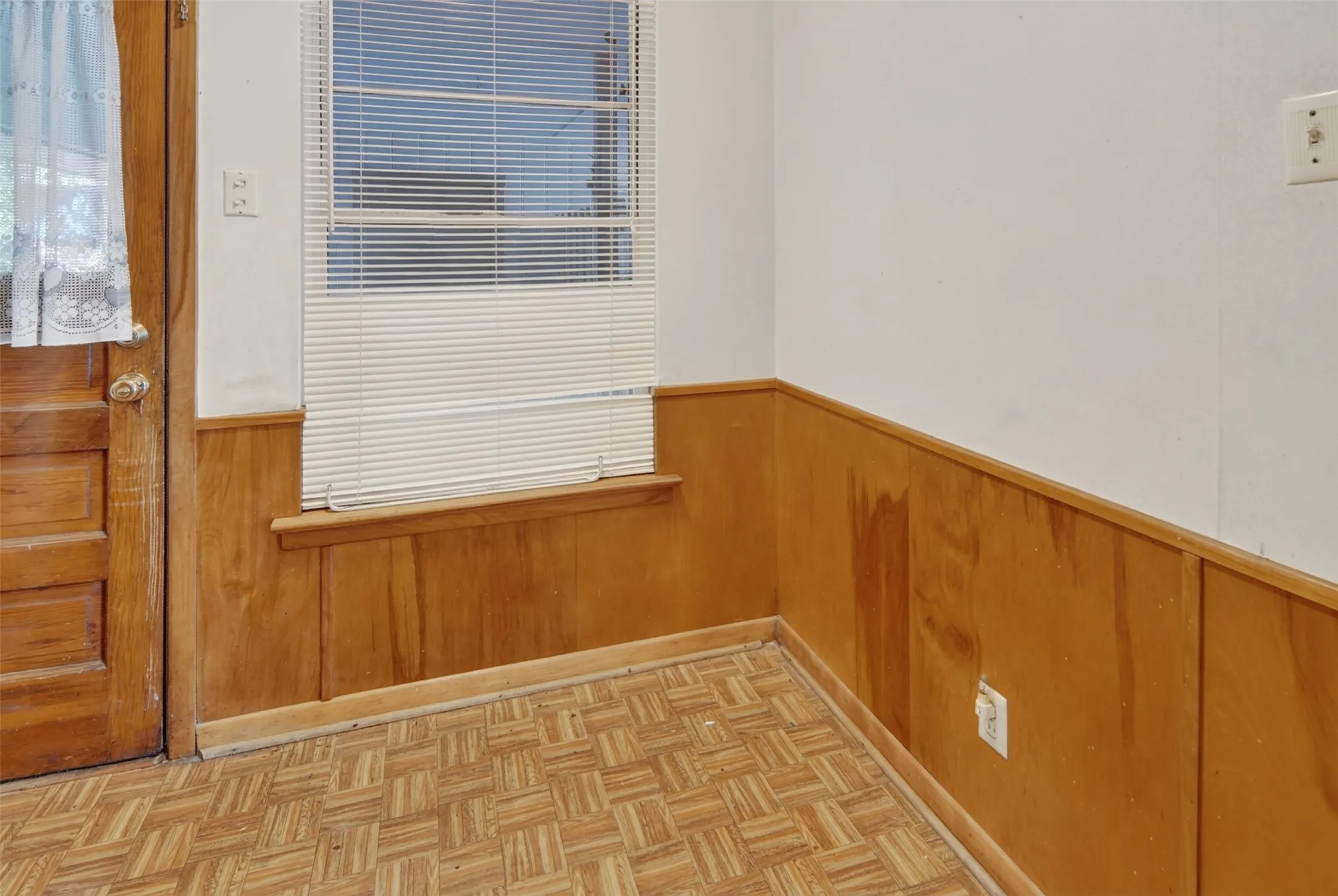 Single Family Residence For Sale in Dallas County , 2024 Blake Avenue, Dallas, Texas 75228, 3 Bedroom, 2 Bathroom, 1 Garage spaces, 1,484 Sqft, built in 1955, mls#21396158, Real Estate Agent in Dallas, Homes For Sale in Dallas county, Homes For Sale in Dallas, Realtor in Dallas Texas, Real Estate Brokerage Independent Realty Texas, Luminita Cordes Realtor