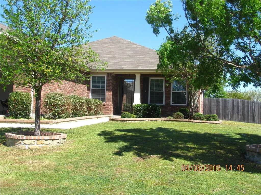Single Family Residence For Rent in Collin County , 4200 Ridgewood Road, Melissa, Texas 75454, 3 Bedroom, 2 Bathroom, 2 Garage spaces, 1,540 Sqft, built in 2009, mls#21396206, Real Estate Agent in Melissa, Homes For Rent in Collin county, Homes For Rent in Melissa, Realtor in Melissa Texas, Real Estate Brokerage Independent Realty Texas, Luminita Cordes Realtor
