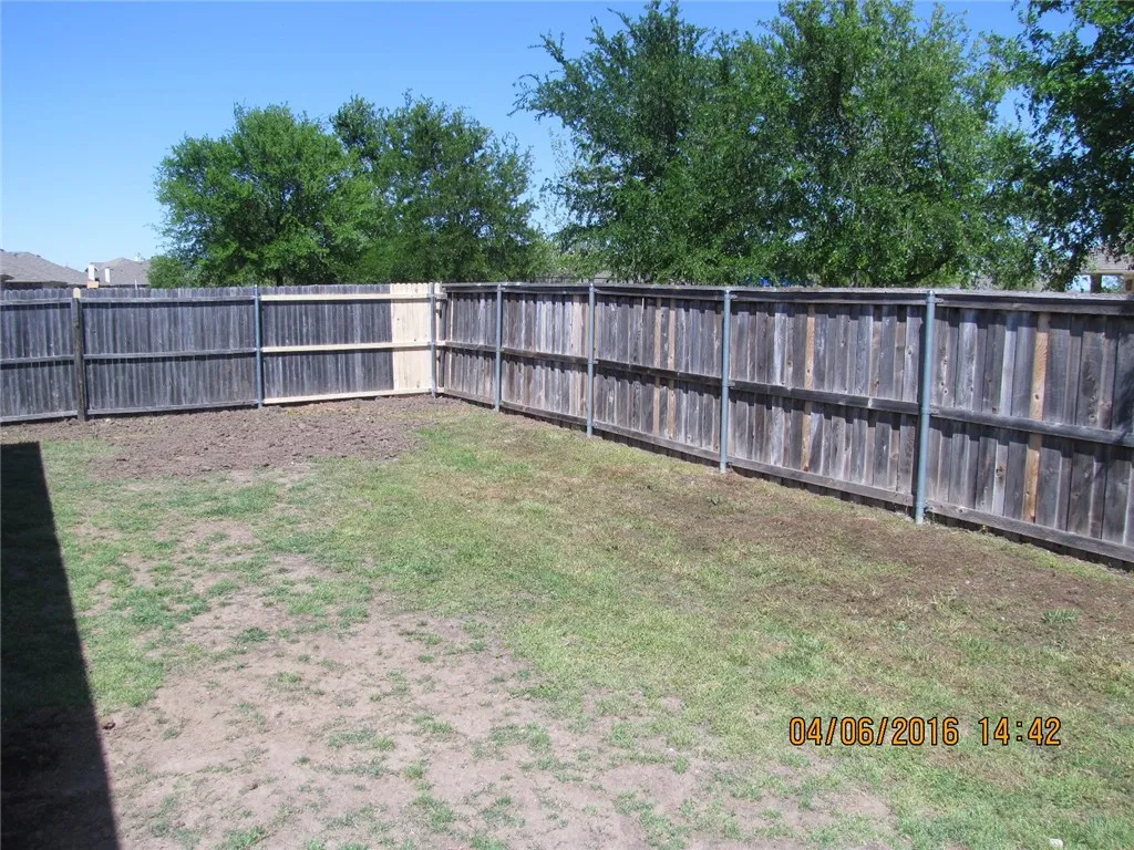 Single Family Residence For Rent in Collin County , 4200 Ridgewood Road, Melissa, Texas 75454, 3 Bedroom, 2 Bathroom, 2 Garage spaces, 1,540 Sqft, built in 2009, mls#21396206, Real Estate Agent in Melissa, Homes For Rent in Collin county, Homes For Rent in Melissa, Realtor in Melissa Texas, Real Estate Brokerage Independent Realty Texas, Luminita Cordes Realtor
