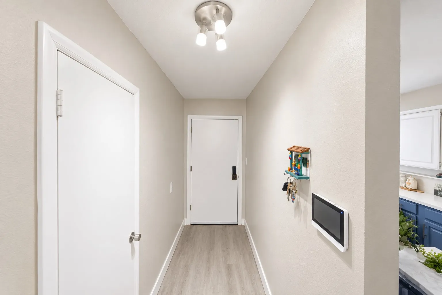 Single Family Residence For Rent in Tarrant County , 6301 Greenlee Street, Fort Worth, Texas 76112, 3 Bedroom, 2 Bathroom, 1 Garage spaces, 1,234 Sqft, built in 1955, mls#21392531, Real Estate Agent in Fort Worth, Homes For Rent in Tarrant county, Homes For Rent in Fort Worth, Realtor in Fort Worth Texas, Real Estate Brokerage Independent Realty Texas, Luminita Cordes Realtor