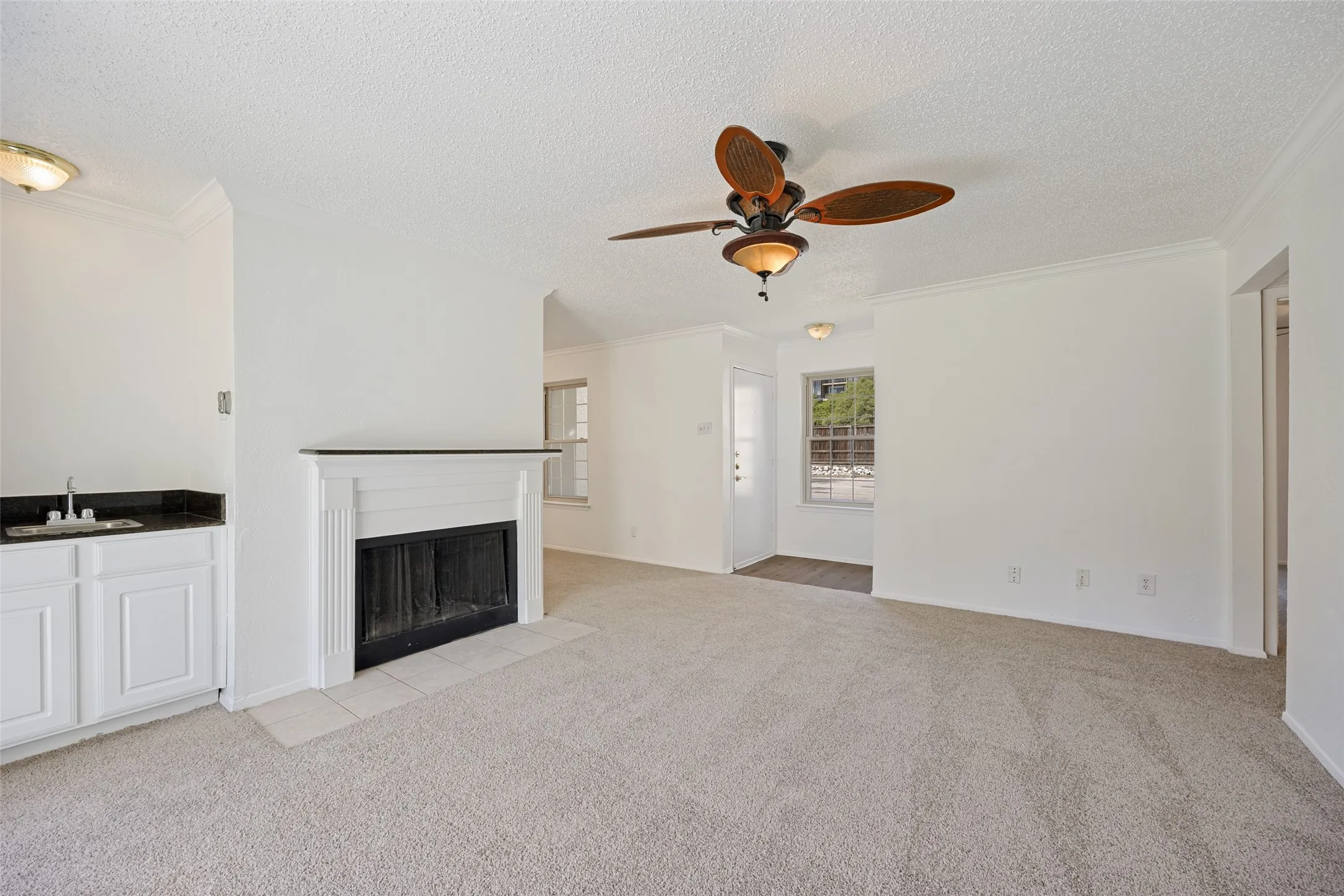 Condominium For Rent in Dallas County , 5300 Keller Springs 1086, Dallas, Texas 75248, 2 Bedroom, 2 Bathroom, Garage spaces, 1,189 Sqft, built in 1982, mls#21396176, Real Estate Agent in Dallas, Homes For Rent in Dallas county, Homes For Rent in Dallas, Realtor in Dallas Texas, Real Estate Brokerage Independent Realty Texas, Luminita Cordes Realtor