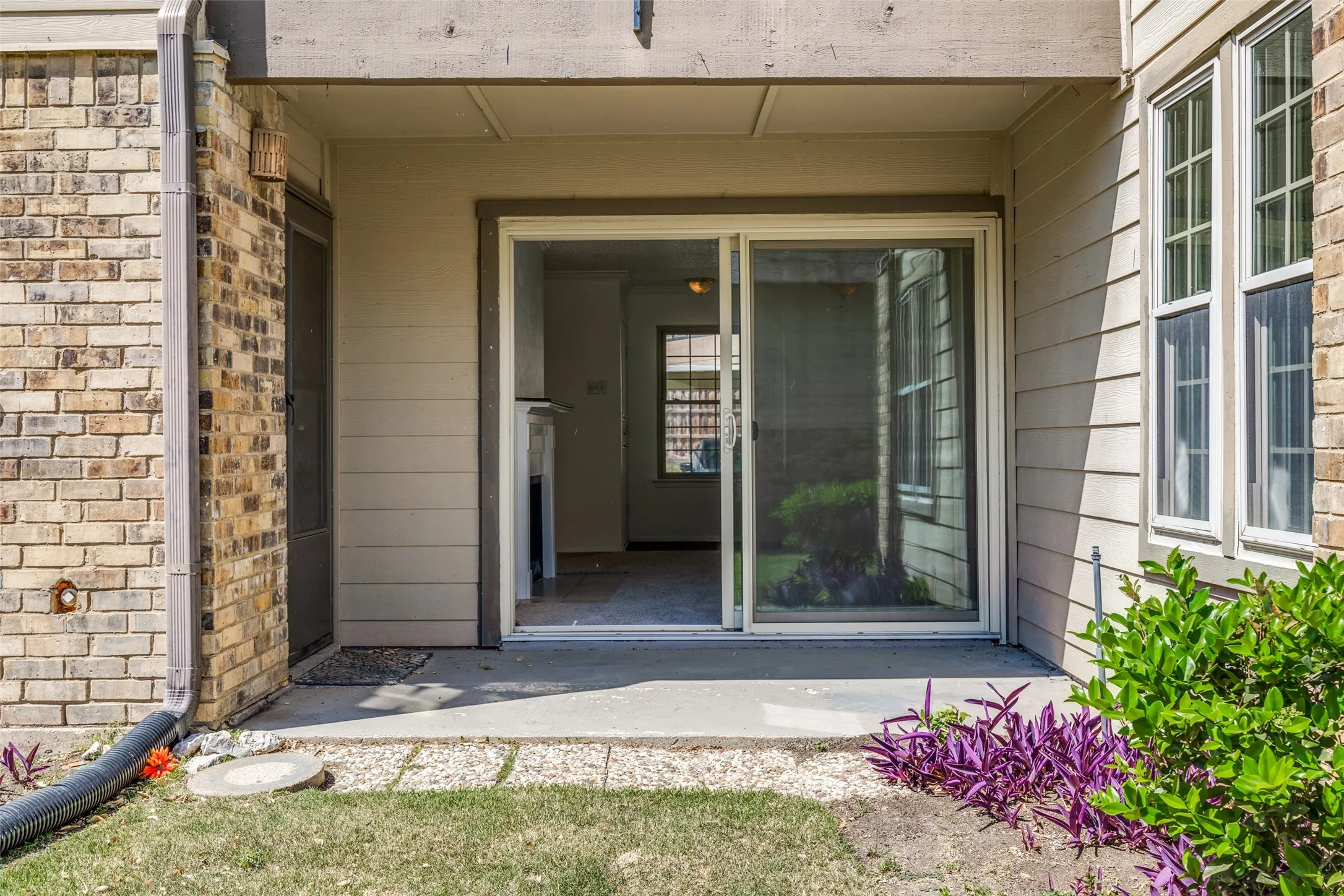 Condominium For Rent in Dallas County , 5300 Keller Springs 1086, Dallas, Texas 75248, 2 Bedroom, 2 Bathroom, Garage spaces, 1,189 Sqft, built in 1982, mls#21396176, Real Estate Agent in Dallas, Homes For Rent in Dallas county, Homes For Rent in Dallas, Realtor in Dallas Texas, Real Estate Brokerage Independent Realty Texas, Luminita Cordes Realtor
