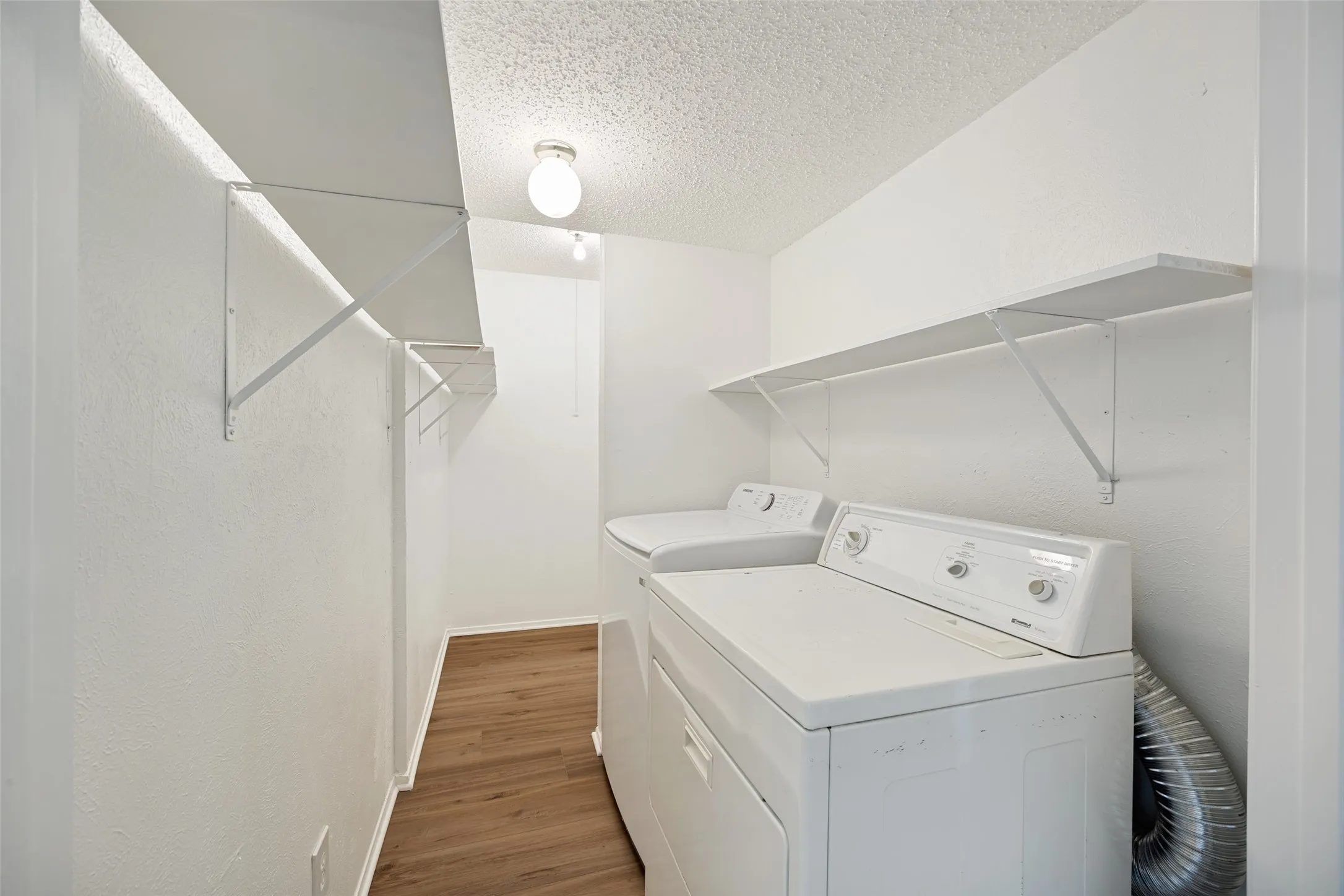 Condominium For Rent in Dallas County , 5300 Keller Springs 1086, Dallas, Texas 75248, 2 Bedroom, 2 Bathroom, Garage spaces, 1,189 Sqft, built in 1982, mls#21396176, Real Estate Agent in Dallas, Homes For Rent in Dallas county, Homes For Rent in Dallas, Realtor in Dallas Texas, Real Estate Brokerage Independent Realty Texas, Luminita Cordes Realtor