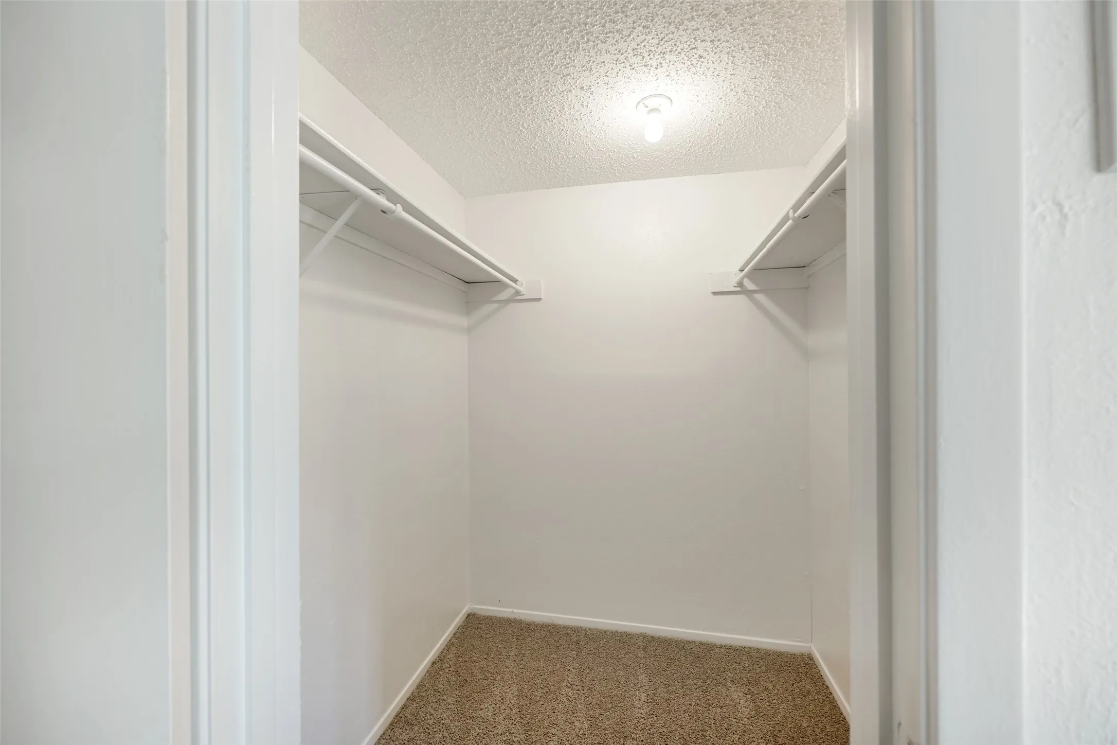 Condominium For Rent in Dallas County , 5300 Keller Springs 1086, Dallas, Texas 75248, 2 Bedroom, 2 Bathroom, Garage spaces, 1,189 Sqft, built in 1982, mls#21396176, Real Estate Agent in Dallas, Homes For Rent in Dallas county, Homes For Rent in Dallas, Realtor in Dallas Texas, Real Estate Brokerage Independent Realty Texas, Luminita Cordes Realtor