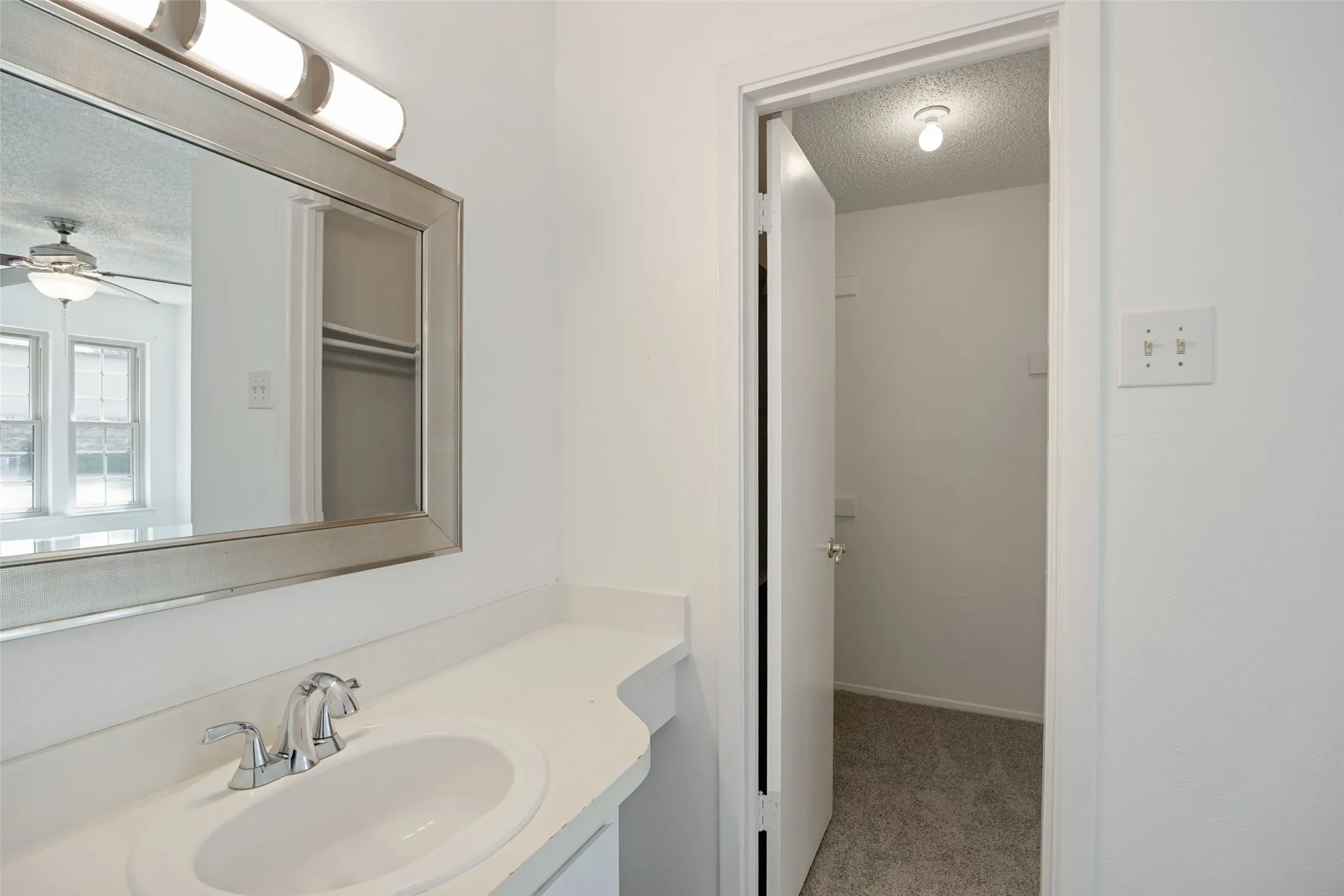 Condominium For Rent in Dallas County , 5300 Keller Springs 1086, Dallas, Texas 75248, 2 Bedroom, 2 Bathroom, Garage spaces, 1,189 Sqft, built in 1982, mls#21396176, Real Estate Agent in Dallas, Homes For Rent in Dallas county, Homes For Rent in Dallas, Realtor in Dallas Texas, Real Estate Brokerage Independent Realty Texas, Luminita Cordes Realtor