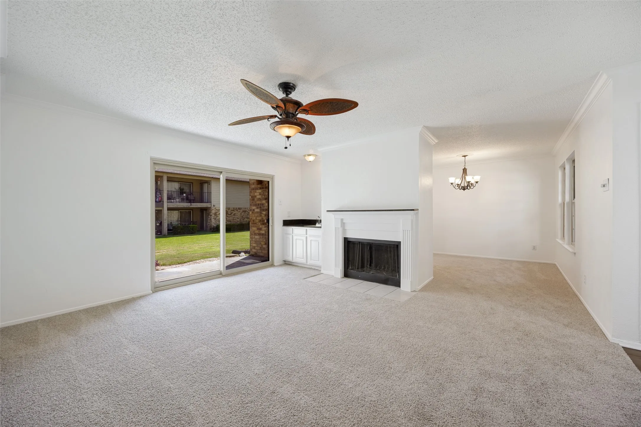 Condominium For Rent in Dallas County , 5300 Keller Springs 1086, Dallas, Texas 75248, 2 Bedroom, 2 Bathroom, Garage spaces, 1,189 Sqft, built in 1982, mls#21396176, Real Estate Agent in Dallas, Homes For Rent in Dallas county, Homes For Rent in Dallas, Realtor in Dallas Texas, Real Estate Brokerage Independent Realty Texas, Luminita Cordes Realtor