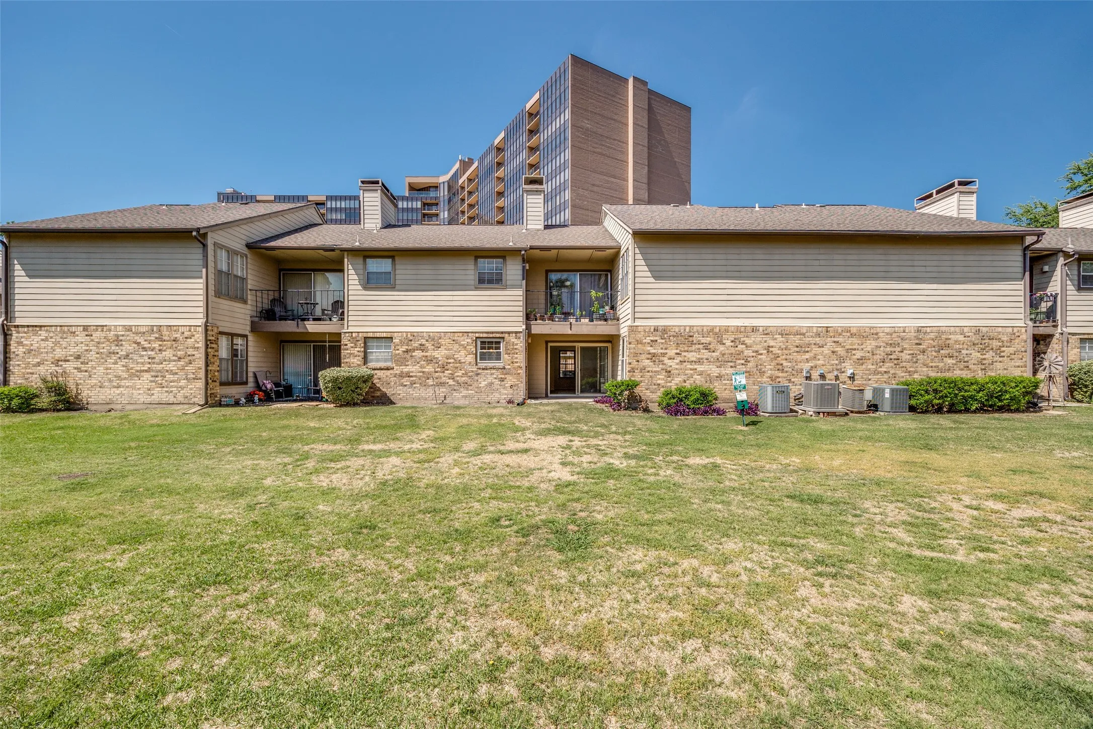 Condominium For Rent in Dallas County , 5300 Keller Springs 1086, Dallas, Texas 75248, 2 Bedroom, 2 Bathroom, Garage spaces, 1,189 Sqft, built in 1982, mls#21396176, Real Estate Agent in Dallas, Homes For Rent in Dallas county, Homes For Rent in Dallas, Realtor in Dallas Texas, Real Estate Brokerage Independent Realty Texas, Luminita Cordes Realtor