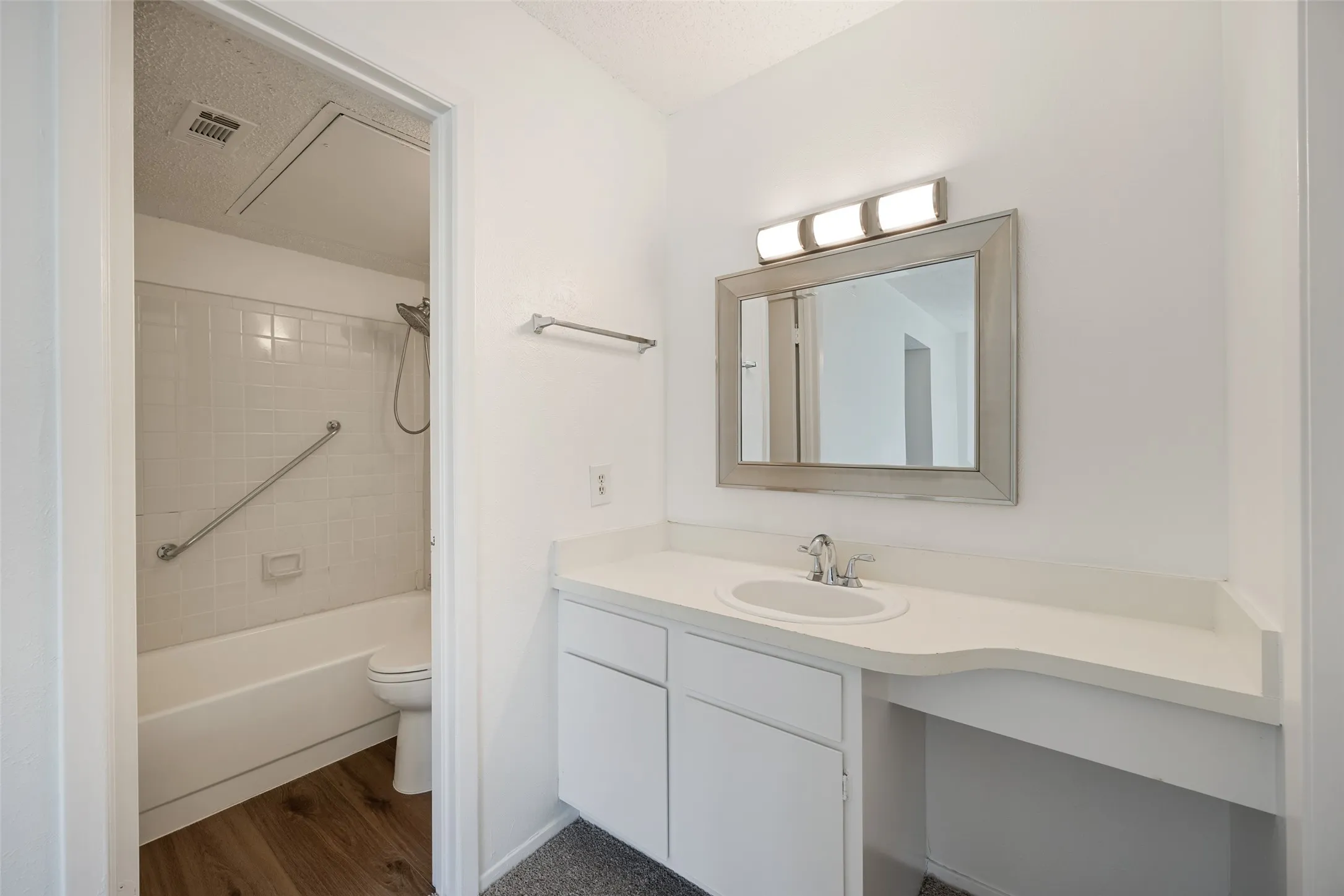 Condominium For Rent in Dallas County , 5300 Keller Springs 1086, Dallas, Texas 75248, 2 Bedroom, 2 Bathroom, Garage spaces, 1,189 Sqft, built in 1982, mls#21396176, Real Estate Agent in Dallas, Homes For Rent in Dallas county, Homes For Rent in Dallas, Realtor in Dallas Texas, Real Estate Brokerage Independent Realty Texas, Luminita Cordes Realtor