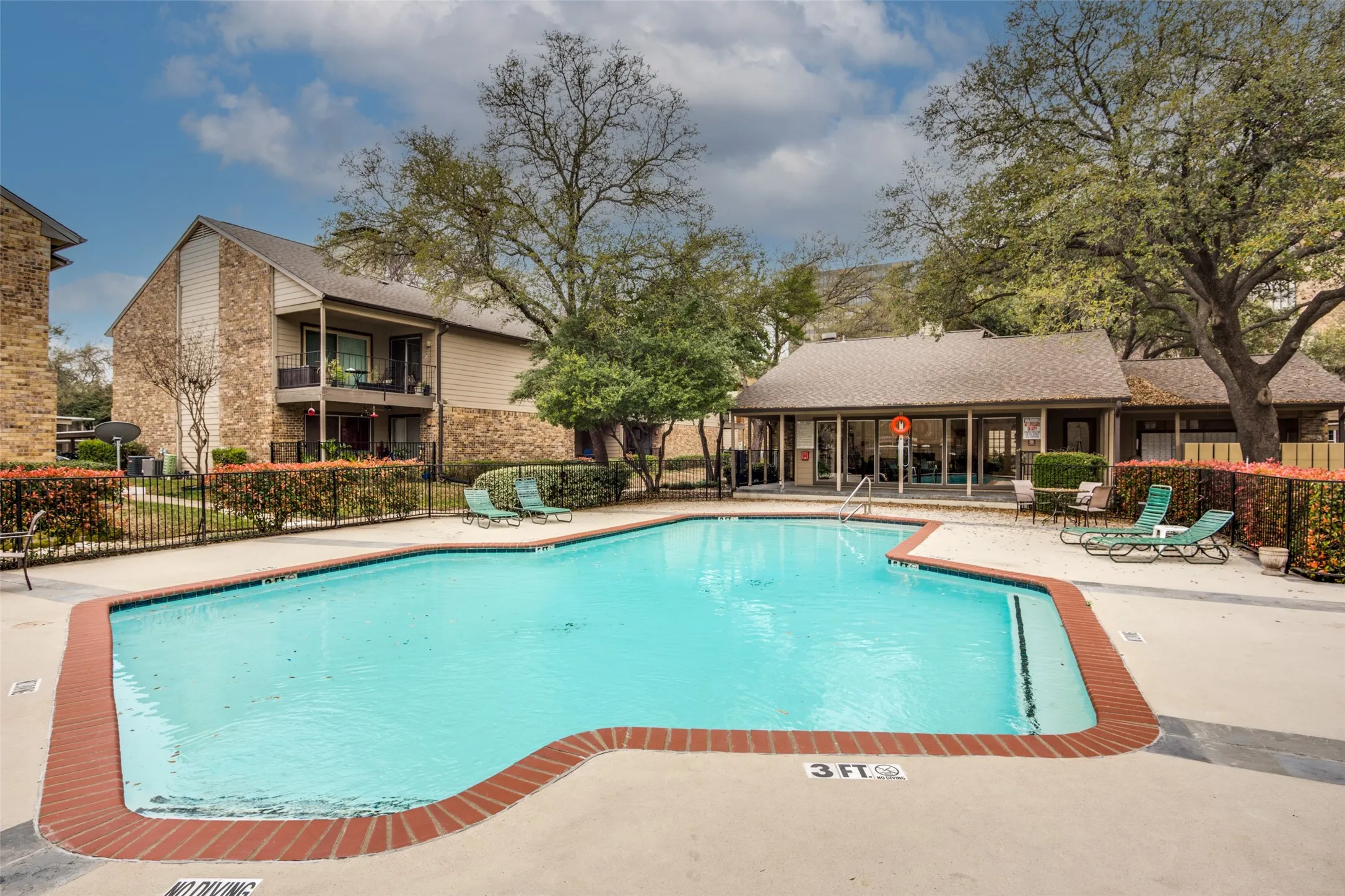 Condominium For Rent in Dallas County , 5300 Keller Springs 1086, Dallas, Texas 75248, 2 Bedroom, 2 Bathroom, Garage spaces, 1,189 Sqft, built in 1982, mls#21396176, Real Estate Agent in Dallas, Homes For Rent in Dallas county, Homes For Rent in Dallas, Realtor in Dallas Texas, Real Estate Brokerage Independent Realty Texas, Luminita Cordes Realtor