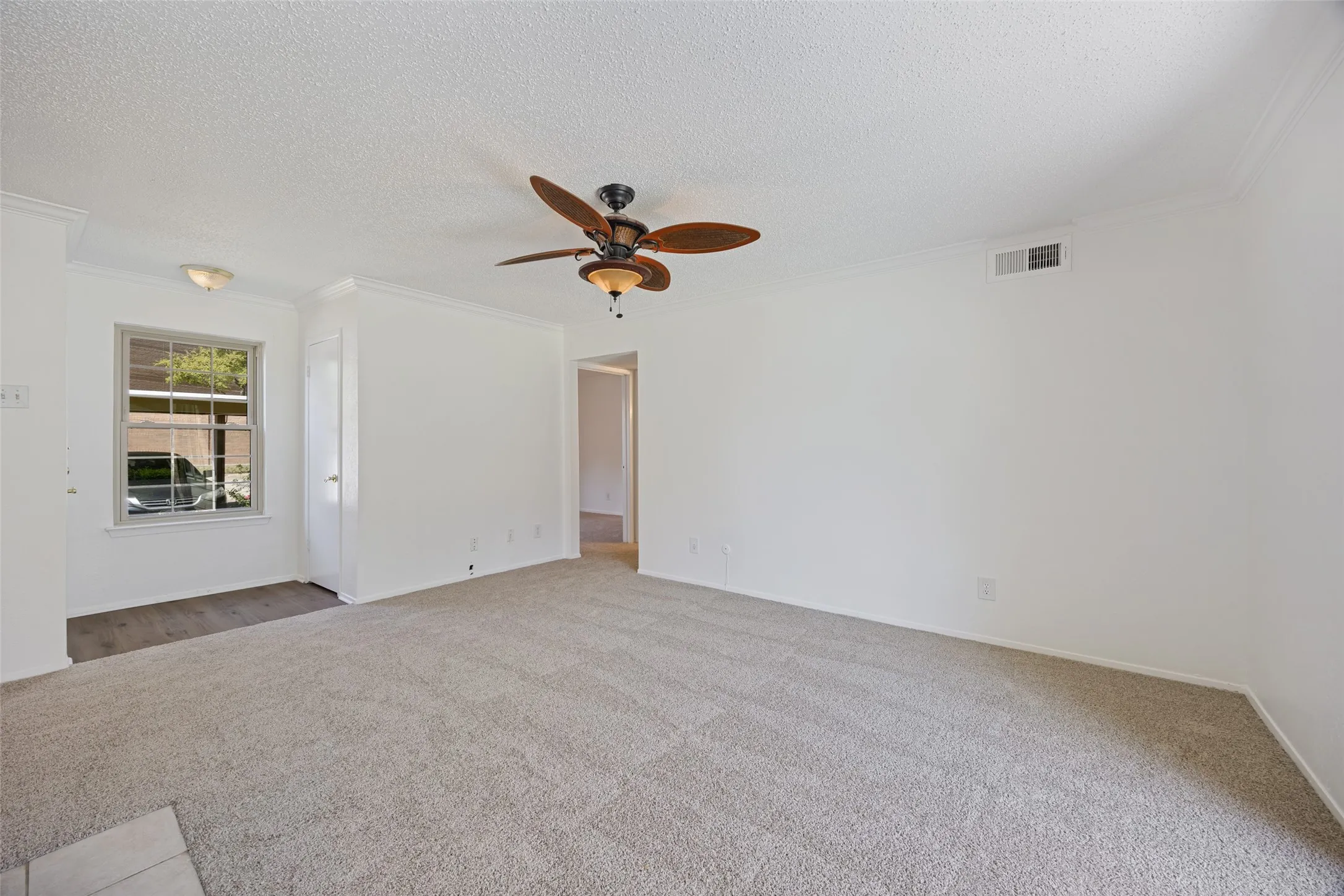 Condominium For Rent in Dallas County , 5300 Keller Springs 1086, Dallas, Texas 75248, 2 Bedroom, 2 Bathroom, Garage spaces, 1,189 Sqft, built in 1982, mls#21396176, Real Estate Agent in Dallas, Homes For Rent in Dallas county, Homes For Rent in Dallas, Realtor in Dallas Texas, Real Estate Brokerage Independent Realty Texas, Luminita Cordes Realtor