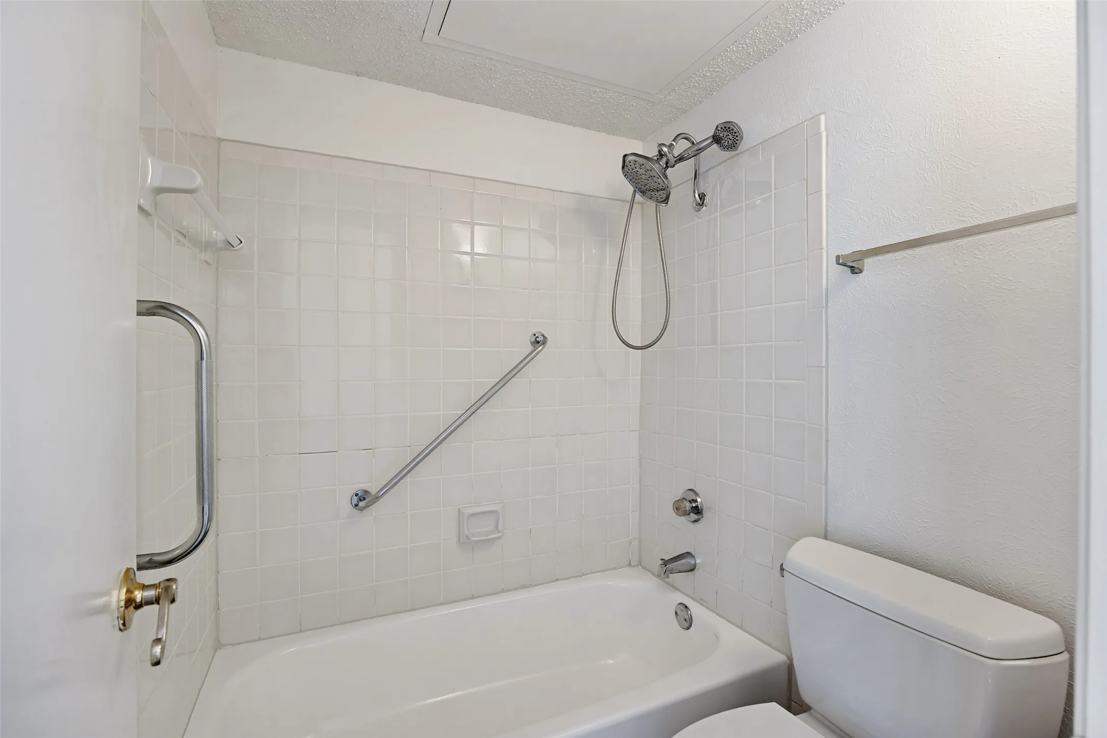 Condominium For Rent in Dallas County , 5300 Keller Springs 1086, Dallas, Texas 75248, 2 Bedroom, 2 Bathroom, Garage spaces, 1,189 Sqft, built in 1982, mls#21396176, Real Estate Agent in Dallas, Homes For Rent in Dallas county, Homes For Rent in Dallas, Realtor in Dallas Texas, Real Estate Brokerage Independent Realty Texas, Luminita Cordes Realtor