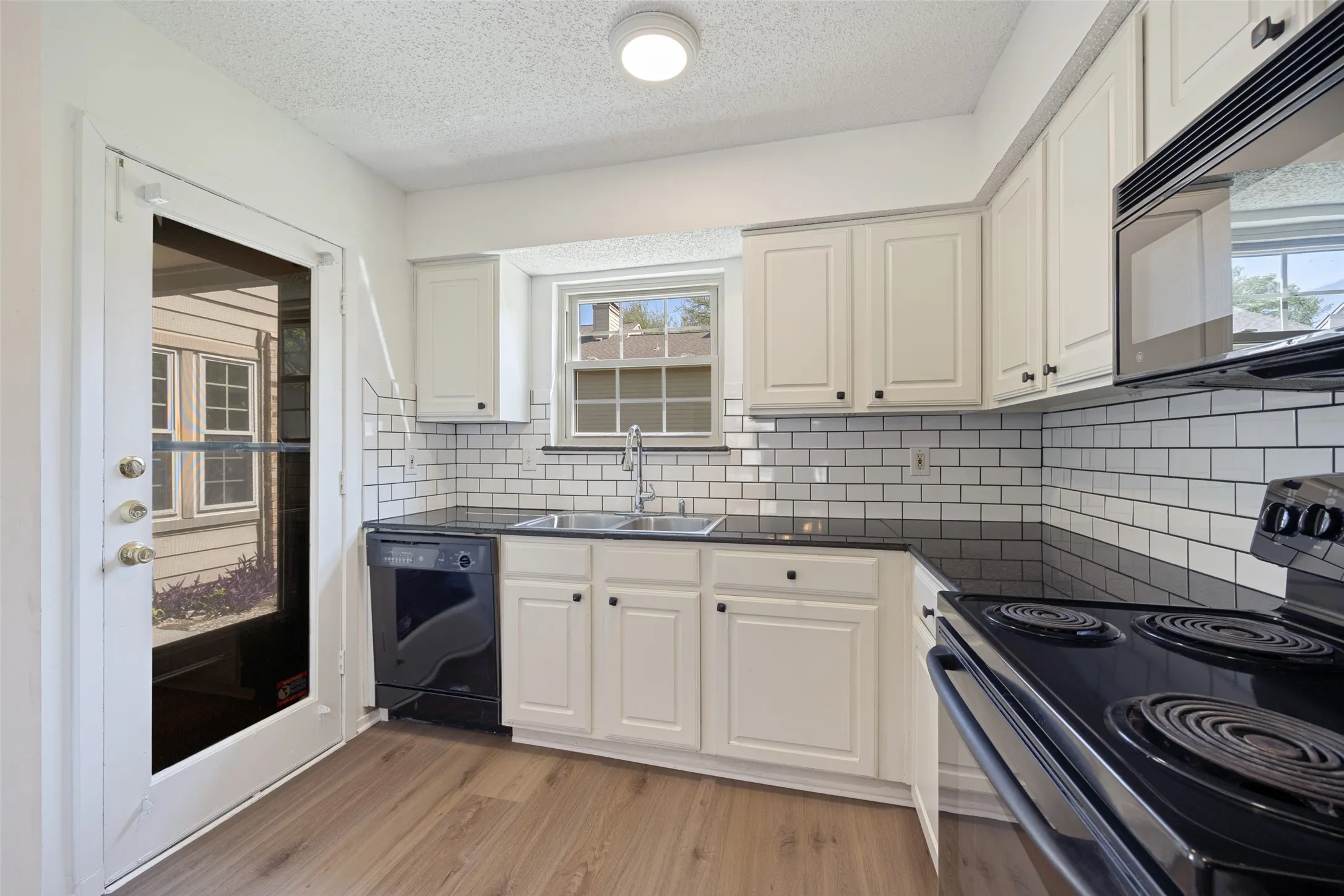 Condominium For Rent in Dallas County , 5300 Keller Springs 1086, Dallas, Texas 75248, 2 Bedroom, 2 Bathroom, Garage spaces, 1,189 Sqft, built in 1982, mls#21396176, Real Estate Agent in Dallas, Homes For Rent in Dallas county, Homes For Rent in Dallas, Realtor in Dallas Texas, Real Estate Brokerage Independent Realty Texas, Luminita Cordes Realtor