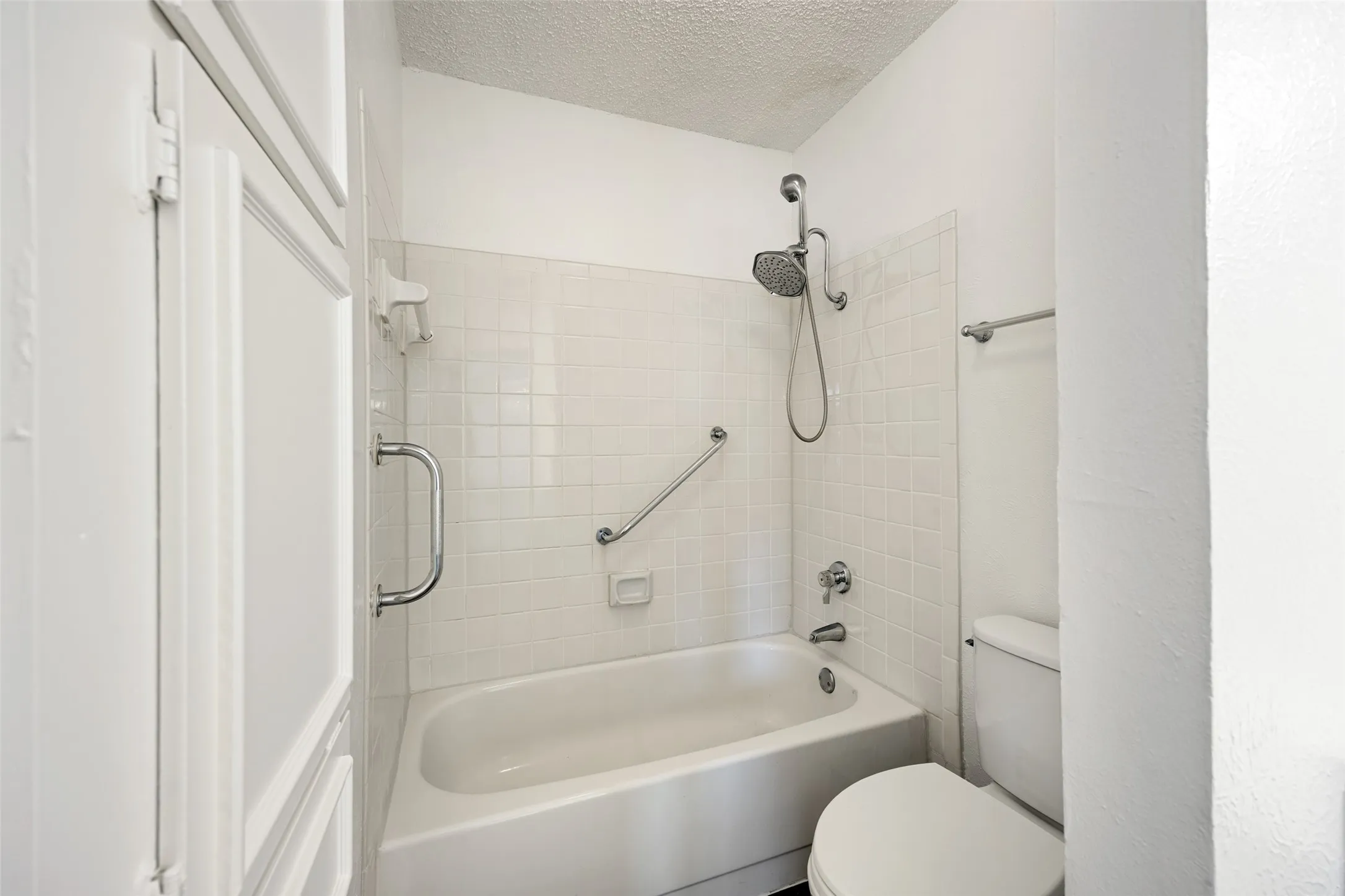 Condominium For Rent in Dallas County , 5300 Keller Springs 1086, Dallas, Texas 75248, 2 Bedroom, 2 Bathroom, Garage spaces, 1,189 Sqft, built in 1982, mls#21396176, Real Estate Agent in Dallas, Homes For Rent in Dallas county, Homes For Rent in Dallas, Realtor in Dallas Texas, Real Estate Brokerage Independent Realty Texas, Luminita Cordes Realtor