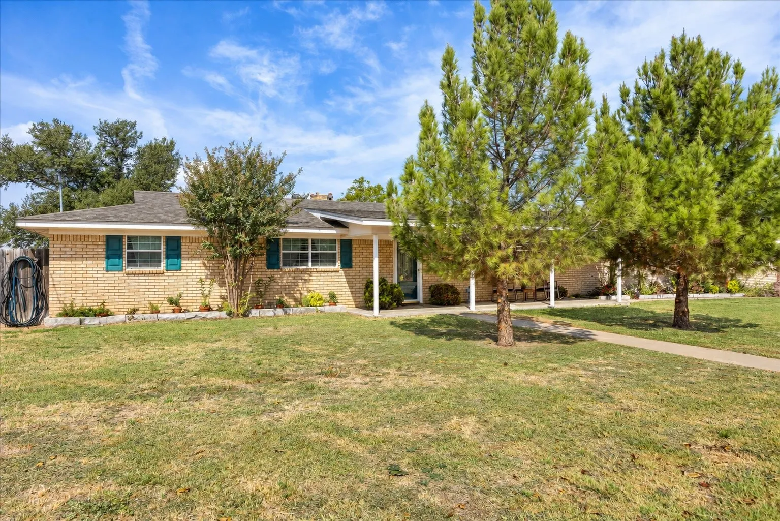 Single Family Residence For Sale in Erath County , 916 Preston Lane, Dublin, Texas 76446, 4 Bedroom, 2 Bathroom, Garage spaces, 2,240 Sqft, built in 1968, mls#21396218, Real Estate Agent in Dublin, Homes For Sale in Erath county, Homes For Sale in Dublin, Realtor in Dublin Texas, Real Estate Brokerage Independent Realty Texas, Luminita Cordes Realtor