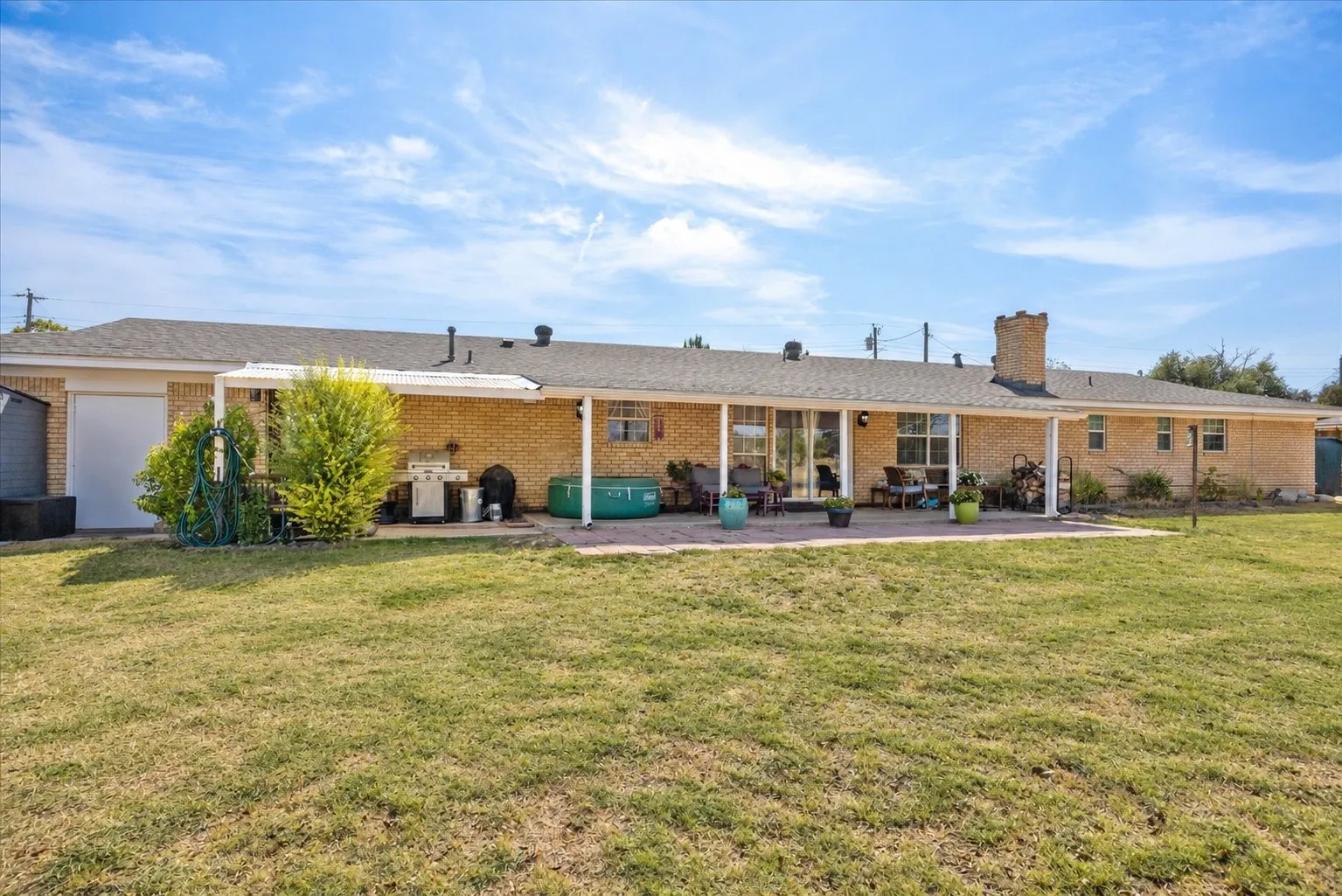 Single Family Residence For Sale in Erath County , 916 Preston Lane, Dublin, Texas 76446, 4 Bedroom, 2 Bathroom, Garage spaces, 2,240 Sqft, built in 1968, mls#21396218, Real Estate Agent in Dublin, Homes For Sale in Erath county, Homes For Sale in Dublin, Realtor in Dublin Texas, Real Estate Brokerage Independent Realty Texas, Luminita Cordes Realtor