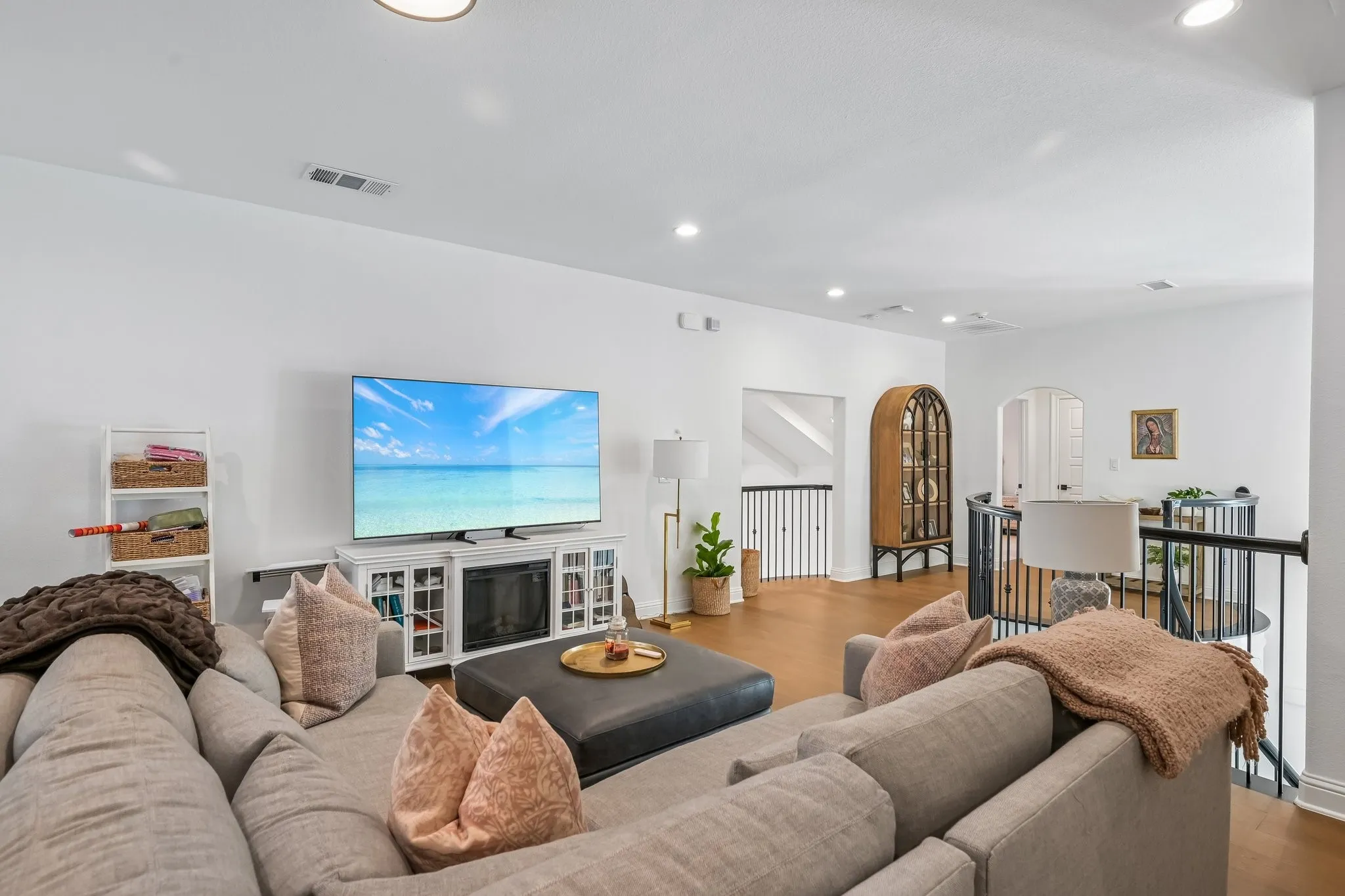 Single Family Residence For Rent in Denton County , 7142 Whiskbroom Drive, Frisco, Texas 75036, 4 Bedroom, 5 Bathroom, 3 Garage spaces, 4,690 Sqft, built in 2020, mls#21396223, Real Estate Agent in Frisco, Homes For Rent in Denton county, Homes For Rent in Frisco, Realtor in Frisco Texas, Real Estate Brokerage Independent Realty Texas, Luminita Cordes Realtor