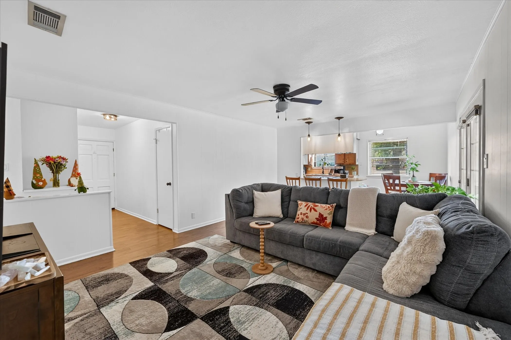 Single Family Residence For Sale in Fannin County , 402 W Carter Street, Savoy, Texas 75479, 3 Bedroom, 2 Bathroom, 2 Garage spaces, 1,176 Sqft, built in 1967, mls#21395946, Real Estate Agent in Savoy, Homes For Sale in Fannin county, Homes For Sale in Savoy, Realtor in Savoy Texas, Real Estate Brokerage Independent Realty Texas, Luminita Cordes Realtor