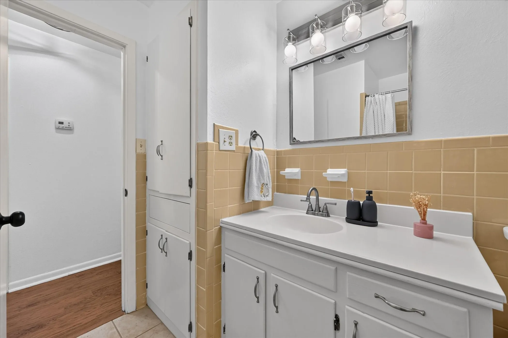 Single Family Residence For Sale in Fannin County , 402 W Carter Street, Savoy, Texas 75479, 3 Bedroom, 2 Bathroom, 2 Garage spaces, 1,176 Sqft, built in 1967, mls#21395946, Real Estate Agent in Savoy, Homes For Sale in Fannin county, Homes For Sale in Savoy, Realtor in Savoy Texas, Real Estate Brokerage Independent Realty Texas, Luminita Cordes Realtor