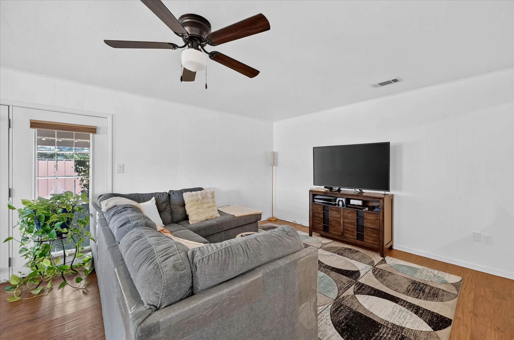 Single Family Residence For Sale in Fannin County , 402 W Carter Street, Savoy, Texas 75479, 3 Bedroom, 2 Bathroom, 2 Garage spaces, 1,176 Sqft, built in 1967, mls#21395946, Real Estate Agent in Savoy, Homes For Sale in Fannin county, Homes For Sale in Savoy, Realtor in Savoy Texas, Real Estate Brokerage Independent Realty Texas, Luminita Cordes Realtor
