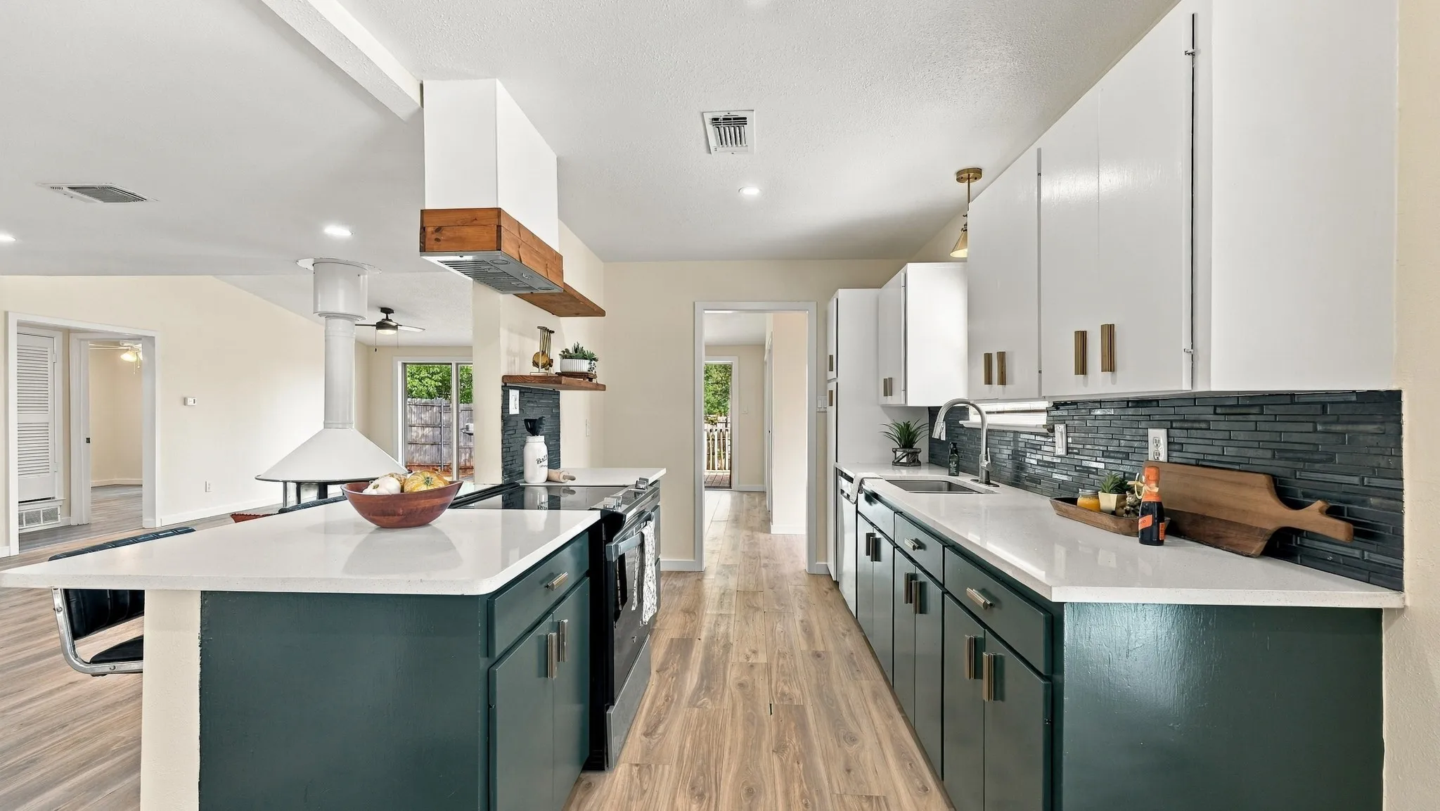 Single Family Residence For Sale in Parker County , 1206 Foster Lane, Weatherford, Texas 76086, 3 Bedroom, 2 Bathroom, Garage spaces, 1,730 Sqft, built in 1965, mls#21395391, Real Estate Agent in Weatherford, Homes For Sale in Parker county, Homes For Sale in Weatherford, Realtor in Weatherford Texas, Real Estate Brokerage Independent Realty Texas, Luminita Cordes Realtor