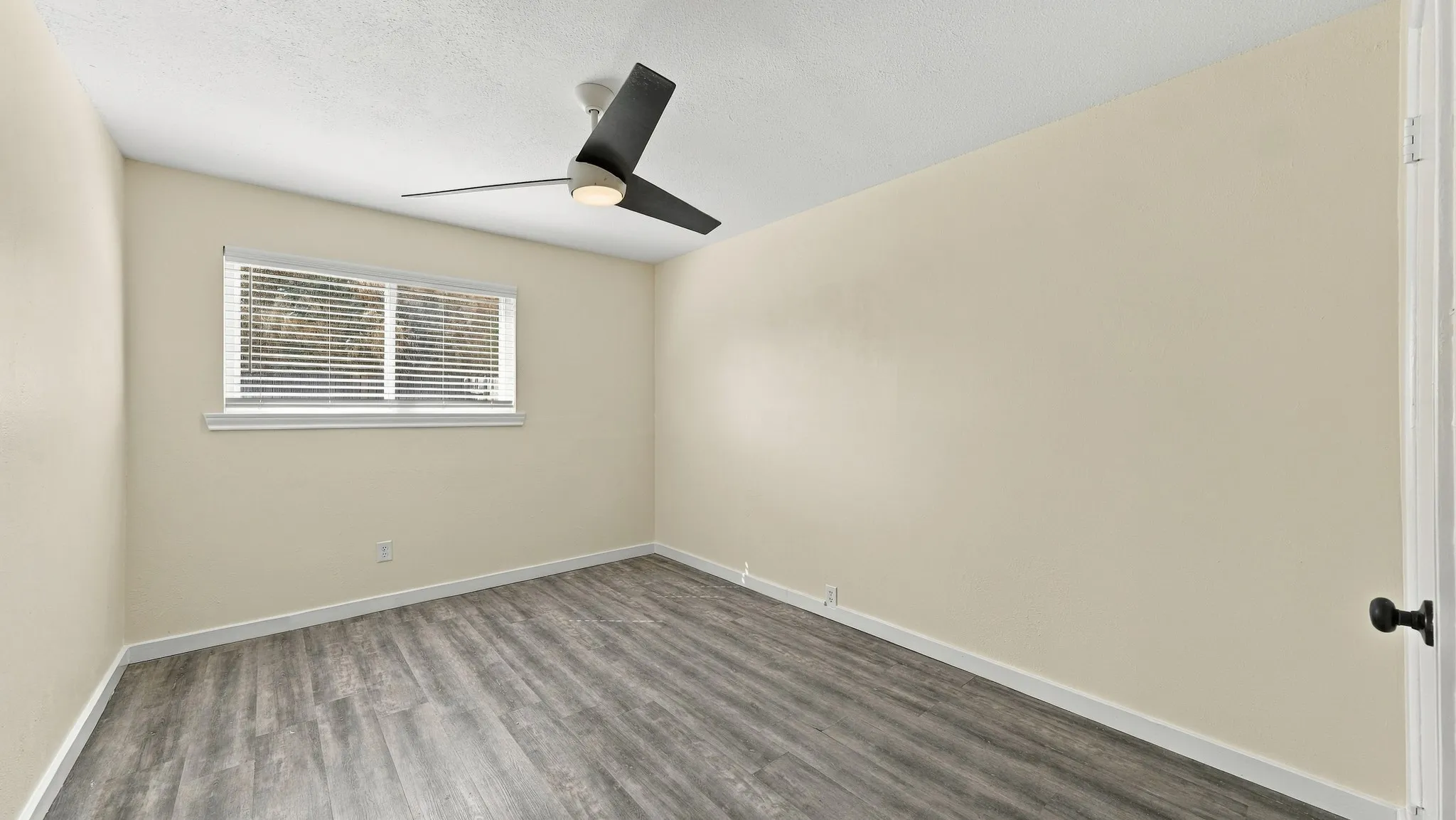 Single Family Residence For Sale in Parker County , 1206 Foster Lane, Weatherford, Texas 76086, 3 Bedroom, 2 Bathroom, Garage spaces, 1,730 Sqft, built in 1965, mls#21395391, Real Estate Agent in Weatherford, Homes For Sale in Parker county, Homes For Sale in Weatherford, Realtor in Weatherford Texas, Real Estate Brokerage Independent Realty Texas, Luminita Cordes Realtor