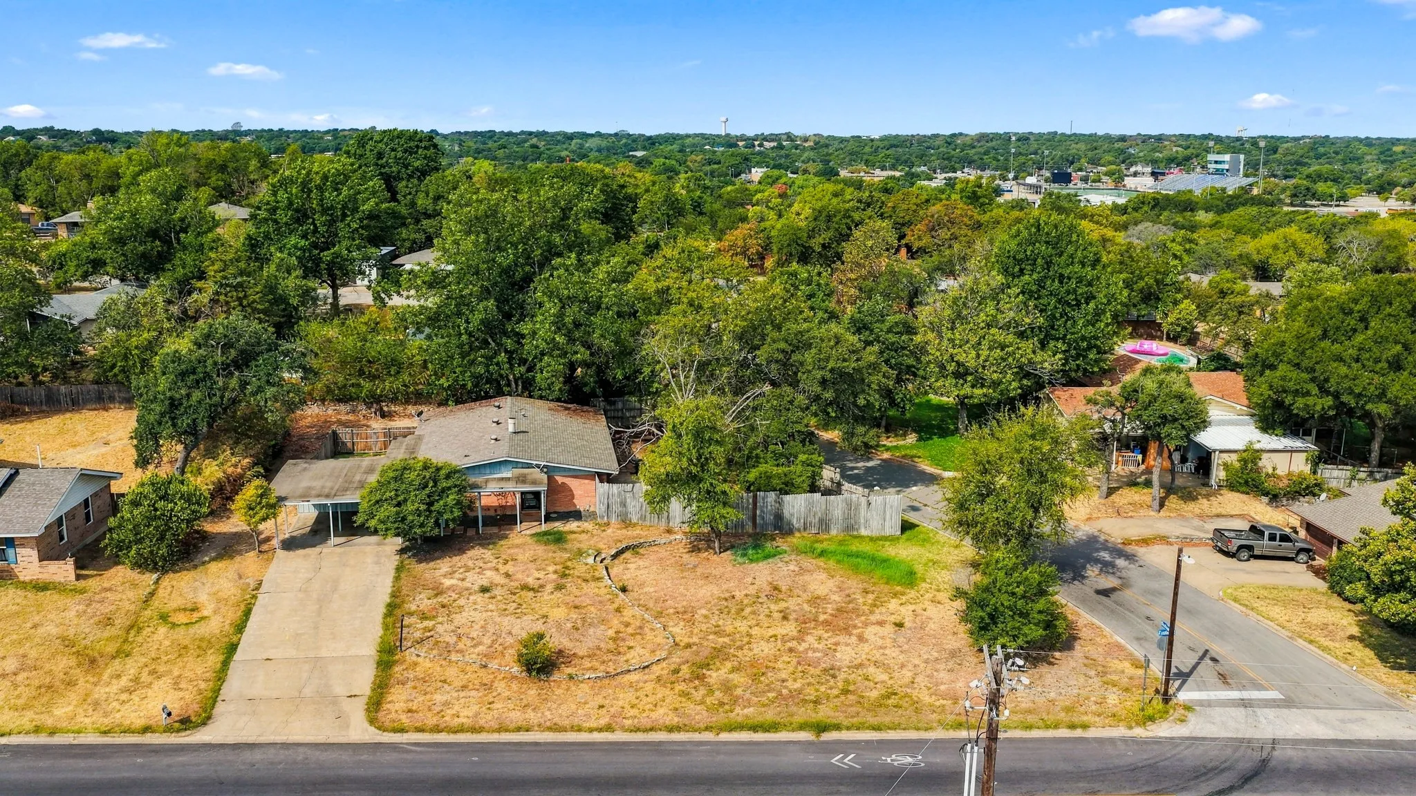 Single Family Residence For Sale in Parker County , 1206 Foster Lane, Weatherford, Texas 76086, 3 Bedroom, 2 Bathroom, Garage spaces, 1,730 Sqft, built in 1965, mls#21395391, Real Estate Agent in Weatherford, Homes For Sale in Parker county, Homes For Sale in Weatherford, Realtor in Weatherford Texas, Real Estate Brokerage Independent Realty Texas, Luminita Cordes Realtor