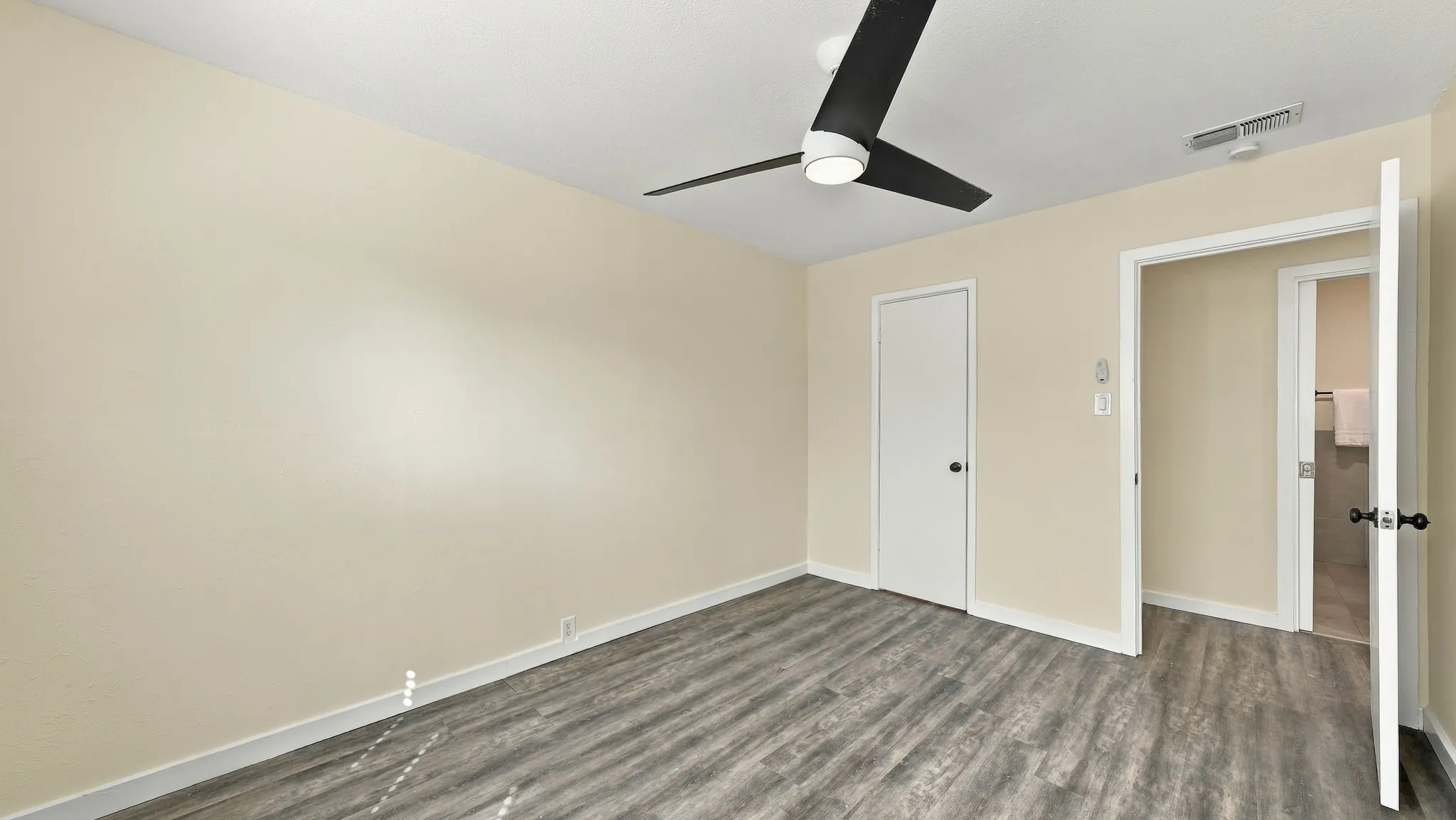 Single Family Residence For Sale in Parker County , 1206 Foster Lane, Weatherford, Texas 76086, 3 Bedroom, 2 Bathroom, Garage spaces, 1,730 Sqft, built in 1965, mls#21395391, Real Estate Agent in Weatherford, Homes For Sale in Parker county, Homes For Sale in Weatherford, Realtor in Weatherford Texas, Real Estate Brokerage Independent Realty Texas, Luminita Cordes Realtor