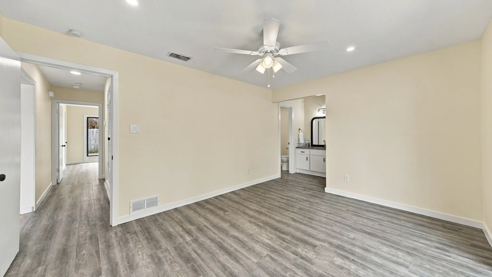 Single Family Residence For Sale in Parker County , 1206 Foster Lane, Weatherford, Texas 76086, 3 Bedroom, 2 Bathroom, Garage spaces, 1,730 Sqft, built in 1965, mls#21395391, Real Estate Agent in Weatherford, Homes For Sale in Parker county, Homes For Sale in Weatherford, Realtor in Weatherford Texas, Real Estate Brokerage Independent Realty Texas, Luminita Cordes Realtor