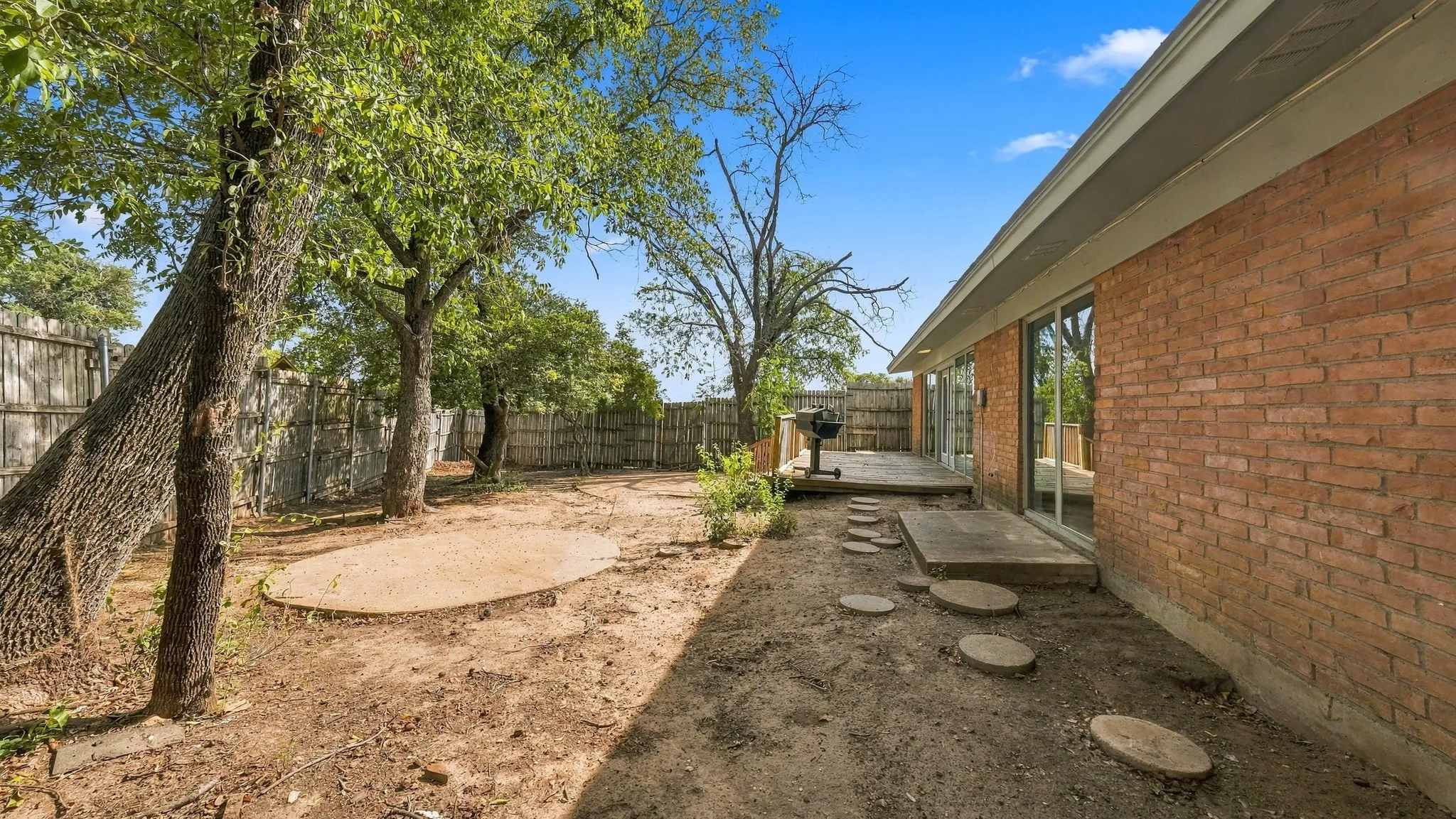 Single Family Residence For Sale in Parker County , 1206 Foster Lane, Weatherford, Texas 76086, 3 Bedroom, 2 Bathroom, Garage spaces, 1,730 Sqft, built in 1965, mls#21395391, Real Estate Agent in Weatherford, Homes For Sale in Parker county, Homes For Sale in Weatherford, Realtor in Weatherford Texas, Real Estate Brokerage Independent Realty Texas, Luminita Cordes Realtor