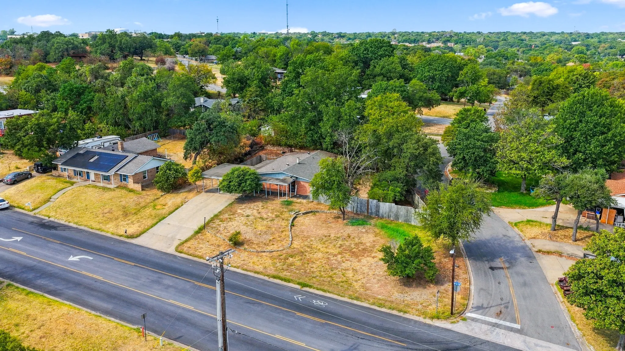 Single Family Residence For Sale in Parker County , 1206 Foster Lane, Weatherford, Texas 76086, 3 Bedroom, 2 Bathroom, Garage spaces, 1,730 Sqft, built in 1965, mls#21395391, Real Estate Agent in Weatherford, Homes For Sale in Parker county, Homes For Sale in Weatherford, Realtor in Weatherford Texas, Real Estate Brokerage Independent Realty Texas, Luminita Cordes Realtor