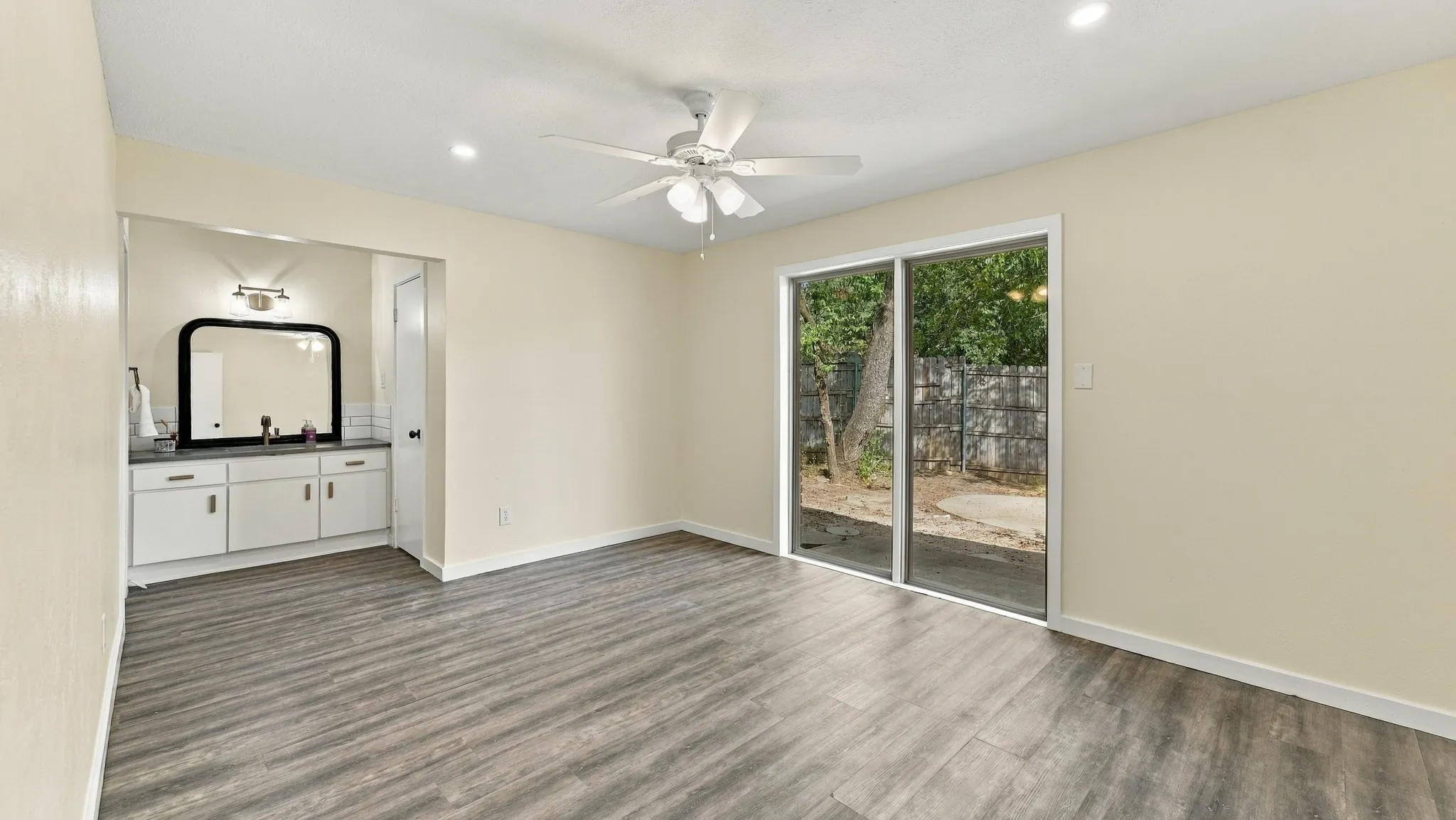 Single Family Residence For Sale in Parker County , 1206 Foster Lane, Weatherford, Texas 76086, 3 Bedroom, 2 Bathroom, Garage spaces, 1,730 Sqft, built in 1965, mls#21395391, Real Estate Agent in Weatherford, Homes For Sale in Parker county, Homes For Sale in Weatherford, Realtor in Weatherford Texas, Real Estate Brokerage Independent Realty Texas, Luminita Cordes Realtor