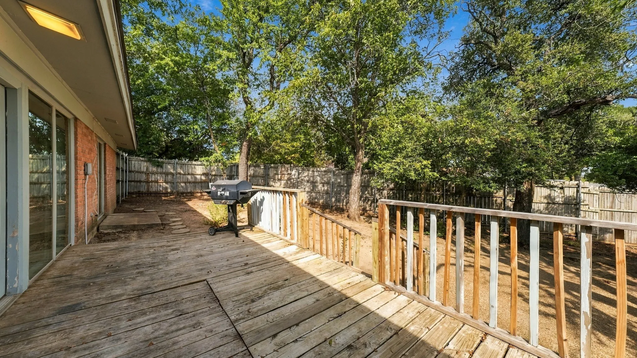 Single Family Residence For Sale in Parker County , 1206 Foster Lane, Weatherford, Texas 76086, 3 Bedroom, 2 Bathroom, Garage spaces, 1,730 Sqft, built in 1965, mls#21395391, Real Estate Agent in Weatherford, Homes For Sale in Parker county, Homes For Sale in Weatherford, Realtor in Weatherford Texas, Real Estate Brokerage Independent Realty Texas, Luminita Cordes Realtor