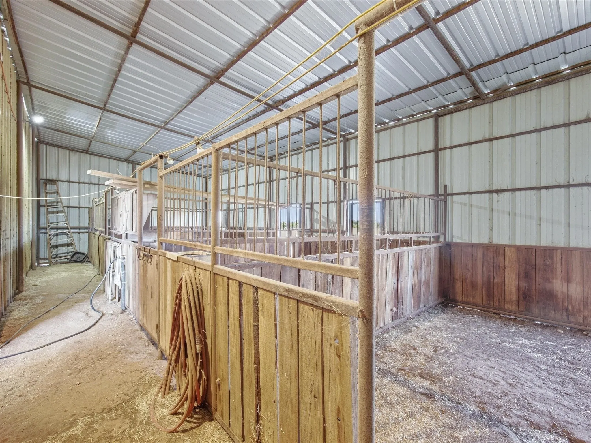 Farm For Sale in Montague County , 3914 Alamo Road, Bowie, Texas 76230, 3 Bedroom, 2 Bathroom, 2 Garage spaces, 2,265 Sqft, built in 1985, mls#21395639, Real Estate Agent in Bowie, Homes For Sale in Montague county, Homes For Sale in Bowie, Realtor in Bowie Texas, Real Estate Brokerage Independent Realty Texas, Luminita Cordes Realtor