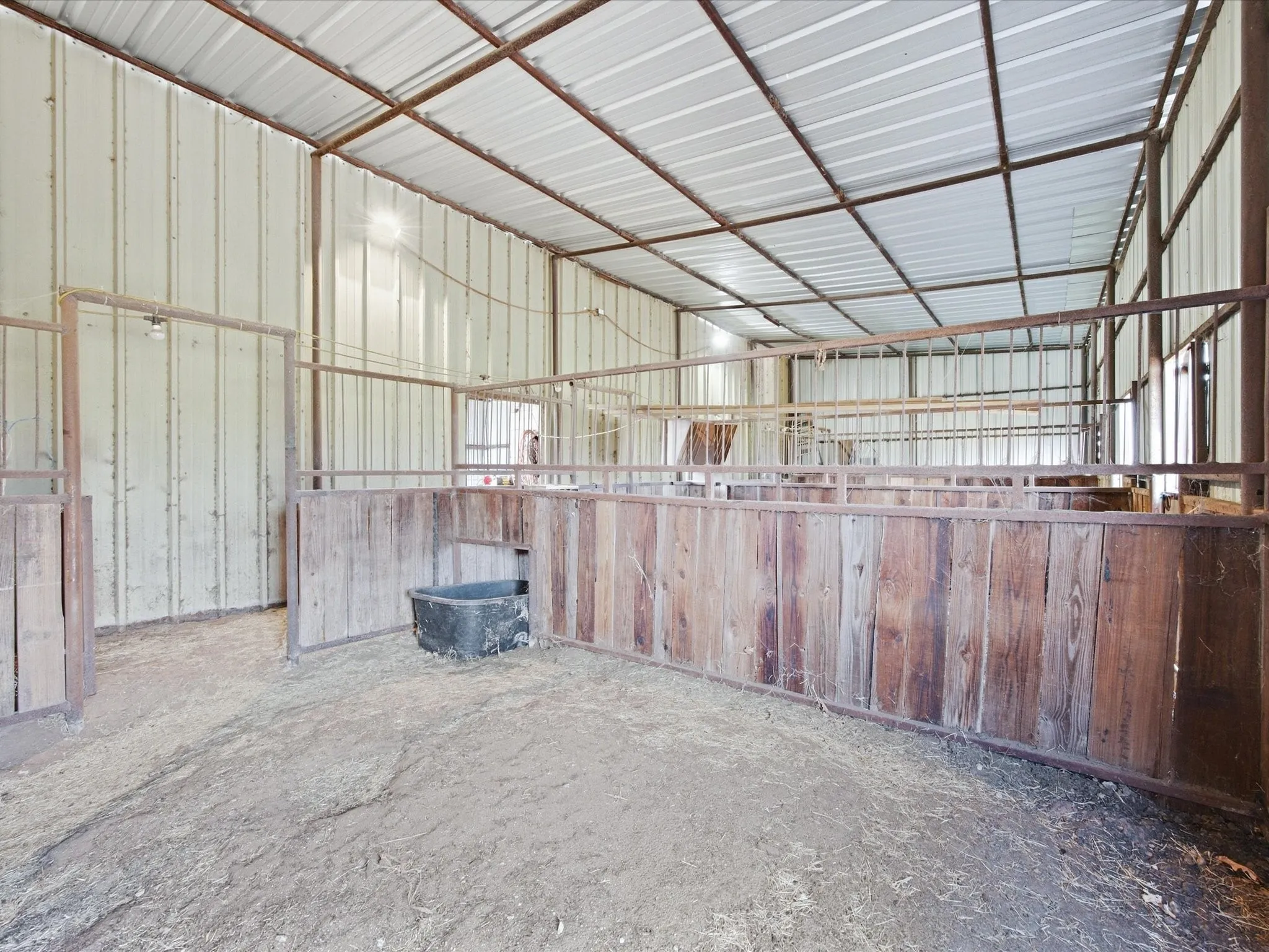 Farm For Sale in Montague County , 3914 Alamo Road, Bowie, Texas 76230, 3 Bedroom, 2 Bathroom, 2 Garage spaces, 2,265 Sqft, built in 1985, mls#21395639, Real Estate Agent in Bowie, Homes For Sale in Montague county, Homes For Sale in Bowie, Realtor in Bowie Texas, Real Estate Brokerage Independent Realty Texas, Luminita Cordes Realtor