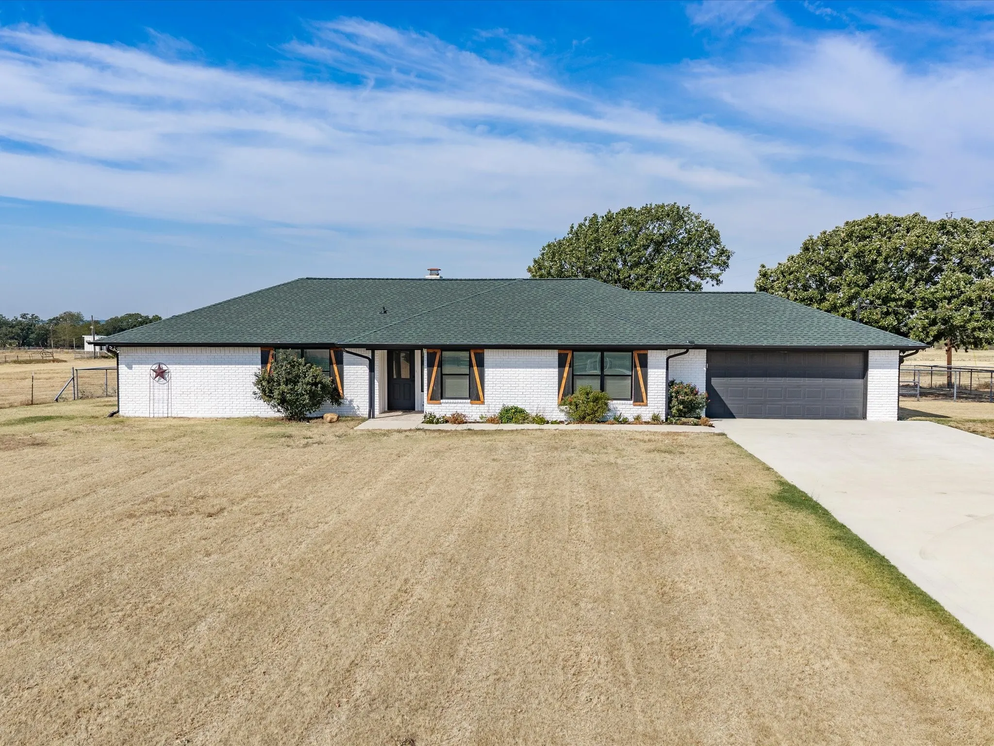Farm For Sale in Montague County , 3914 Alamo Road, Bowie, Texas 76230, 3 Bedroom, 2 Bathroom, 2 Garage spaces, 2,265 Sqft, built in 1985, mls#21395639, Real Estate Agent in Bowie, Homes For Sale in Montague county, Homes For Sale in Bowie, Realtor in Bowie Texas, Real Estate Brokerage Independent Realty Texas, Luminita Cordes Realtor
