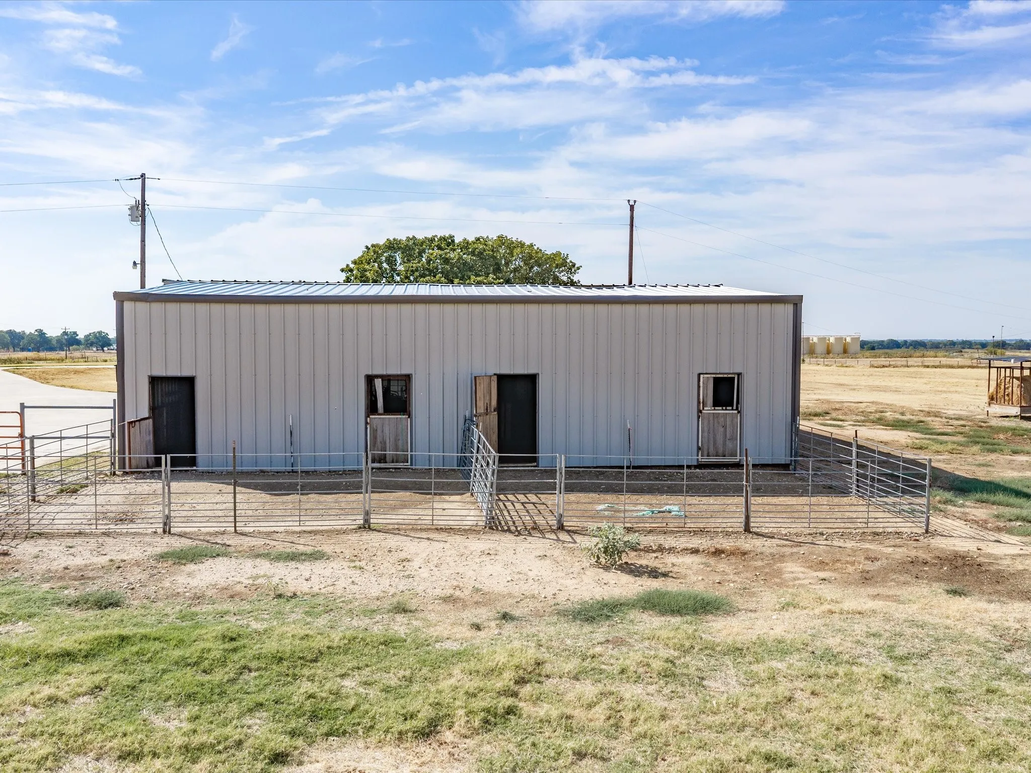 Farm For Sale in Montague County , 3914 Alamo Road, Bowie, Texas 76230, 3 Bedroom, 2 Bathroom, 2 Garage spaces, 2,265 Sqft, built in 1985, mls#21395639, Real Estate Agent in Bowie, Homes For Sale in Montague county, Homes For Sale in Bowie, Realtor in Bowie Texas, Real Estate Brokerage Independent Realty Texas, Luminita Cordes Realtor