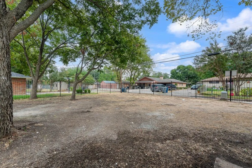 Single Family Residence For Sale in Dallas County , 804 Brook Valley Lane, Dallas, Texas 75232, 4 Bedroom, 4 Bathroom, 2 Garage spaces, 2,646 Sqft, built in 1958, mls#21395167, Real Estate Agent in Dallas, Homes For Sale in Dallas county, Homes For Sale in Dallas, Realtor in Dallas Texas, Real Estate Brokerage Independent Realty Texas, Luminita Cordes Realtor