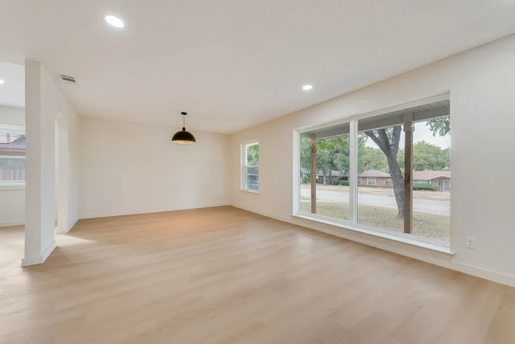 Single Family Residence For Sale in Dallas County , 804 Brook Valley Lane, Dallas, Texas 75232, 4 Bedroom, 4 Bathroom, 2 Garage spaces, 2,646 Sqft, built in 1958, mls#21395167, Real Estate Agent in Dallas, Homes For Sale in Dallas county, Homes For Sale in Dallas, Realtor in Dallas Texas, Real Estate Brokerage Independent Realty Texas, Luminita Cordes Realtor