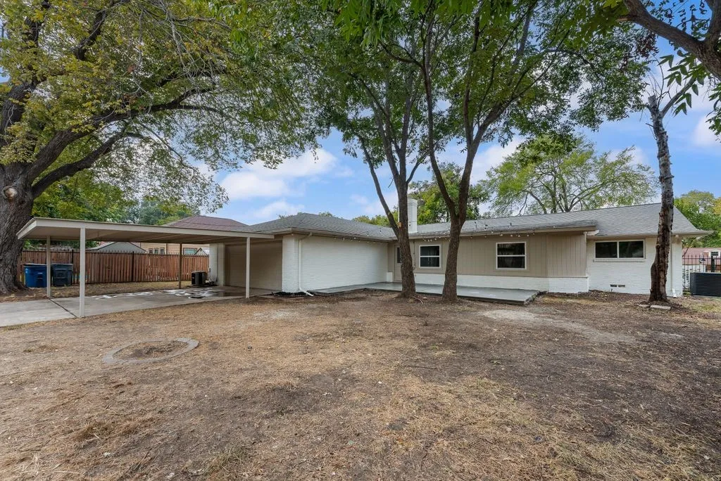 Single Family Residence For Sale in Dallas County , 804 Brook Valley Lane, Dallas, Texas 75232, 4 Bedroom, 4 Bathroom, 2 Garage spaces, 2,646 Sqft, built in 1958, mls#21395167, Real Estate Agent in Dallas, Homes For Sale in Dallas county, Homes For Sale in Dallas, Realtor in Dallas Texas, Real Estate Brokerage Independent Realty Texas, Luminita Cordes Realtor