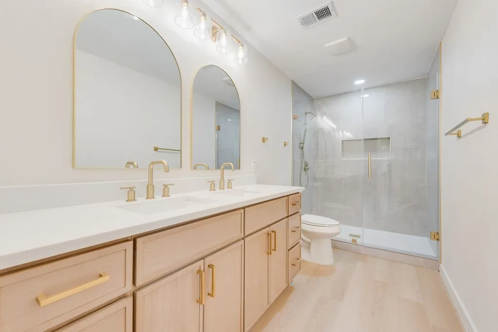 Single Family Residence For Sale in Dallas County , 804 Brook Valley Lane, Dallas, Texas 75232, 4 Bedroom, 4 Bathroom, 2 Garage spaces, 2,646 Sqft, built in 1958, mls#21395167, Real Estate Agent in Dallas, Homes For Sale in Dallas county, Homes For Sale in Dallas, Realtor in Dallas Texas, Real Estate Brokerage Independent Realty Texas, Luminita Cordes Realtor