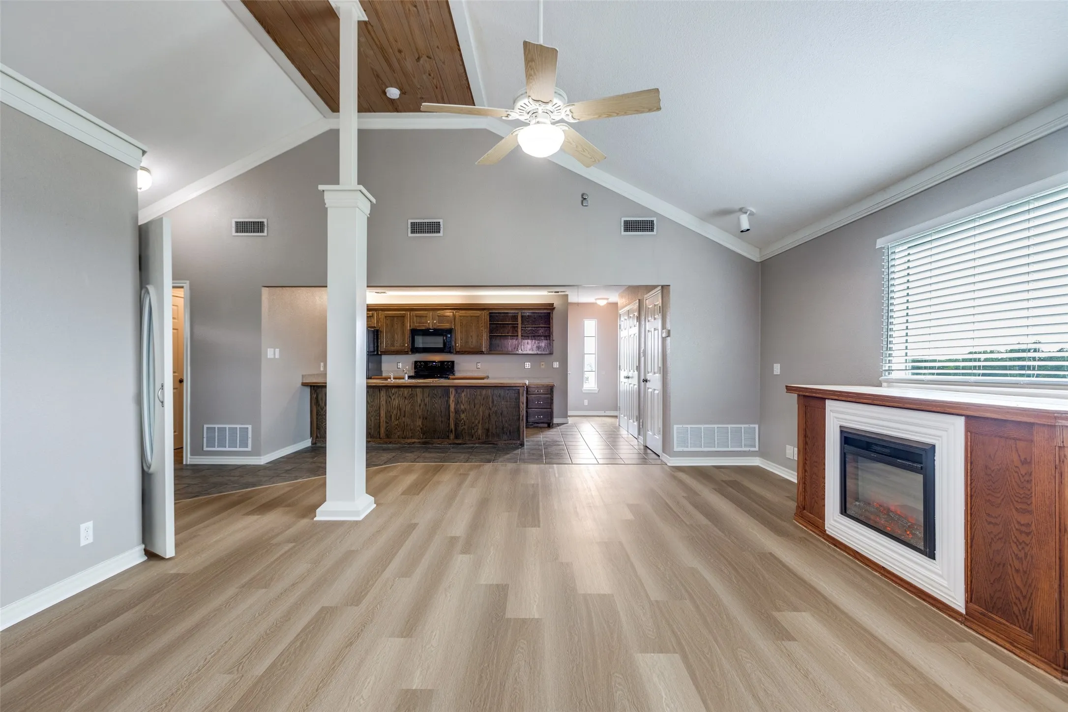Duplex For Rent in Collin County , 5675 Four Seasons Lane, Mc Kinney, Texas 75071, 1 Bedroom, 1 Bathroom, Garage spaces, 980 Sqft, built in 2001, mls#21395958, Real Estate Agent in Mc Kinney, Homes For Rent in Collin county, Homes For Rent in Mc Kinney, Realtor in Mc Kinney Texas, Real Estate Brokerage Independent Realty Texas, Luminita Cordes Realtor