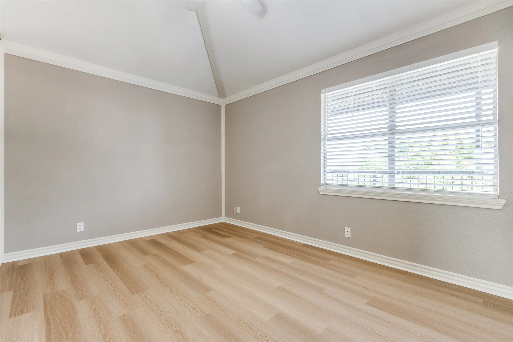 Duplex For Rent in Collin County , 5675 Four Seasons Lane, Mc Kinney, Texas 75071, 1 Bedroom, 1 Bathroom, Garage spaces, 980 Sqft, built in 2001, mls#21395958, Real Estate Agent in Mc Kinney, Homes For Rent in Collin county, Homes For Rent in Mc Kinney, Realtor in Mc Kinney Texas, Real Estate Brokerage Independent Realty Texas, Luminita Cordes Realtor