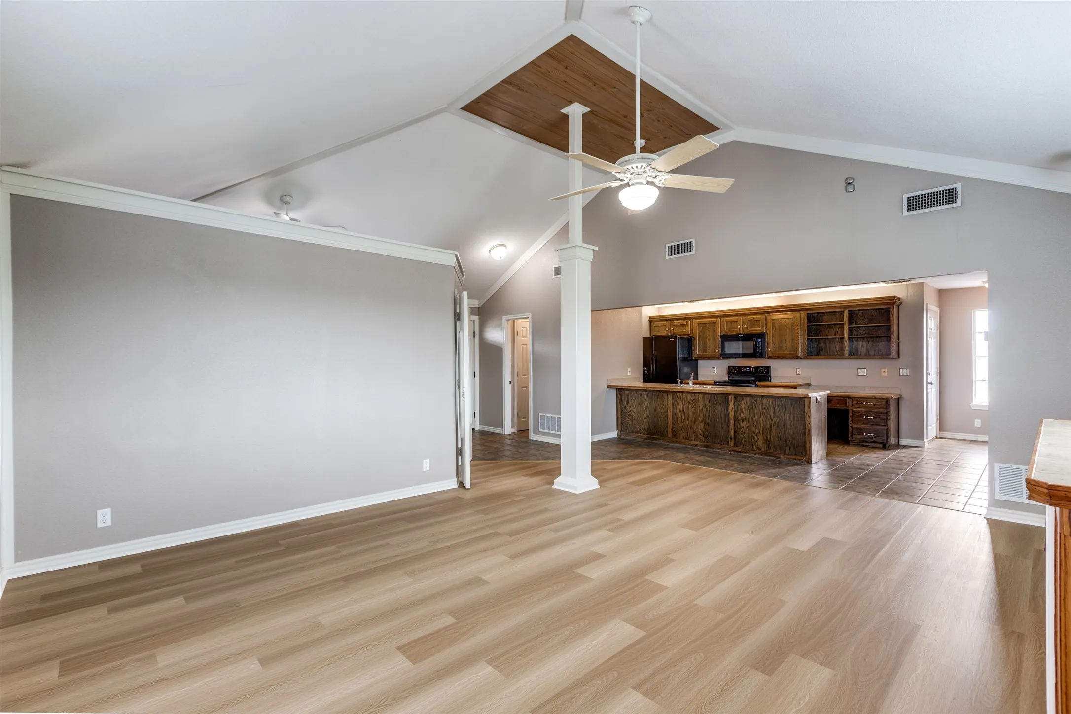 Duplex For Rent in Collin County , 5675 Four Seasons Lane, Mc Kinney, Texas 75071, 1 Bedroom, 1 Bathroom, Garage spaces, 980 Sqft, built in 2001, mls#21395958, Real Estate Agent in Mc Kinney, Homes For Rent in Collin county, Homes For Rent in Mc Kinney, Realtor in Mc Kinney Texas, Real Estate Brokerage Independent Realty Texas, Luminita Cordes Realtor