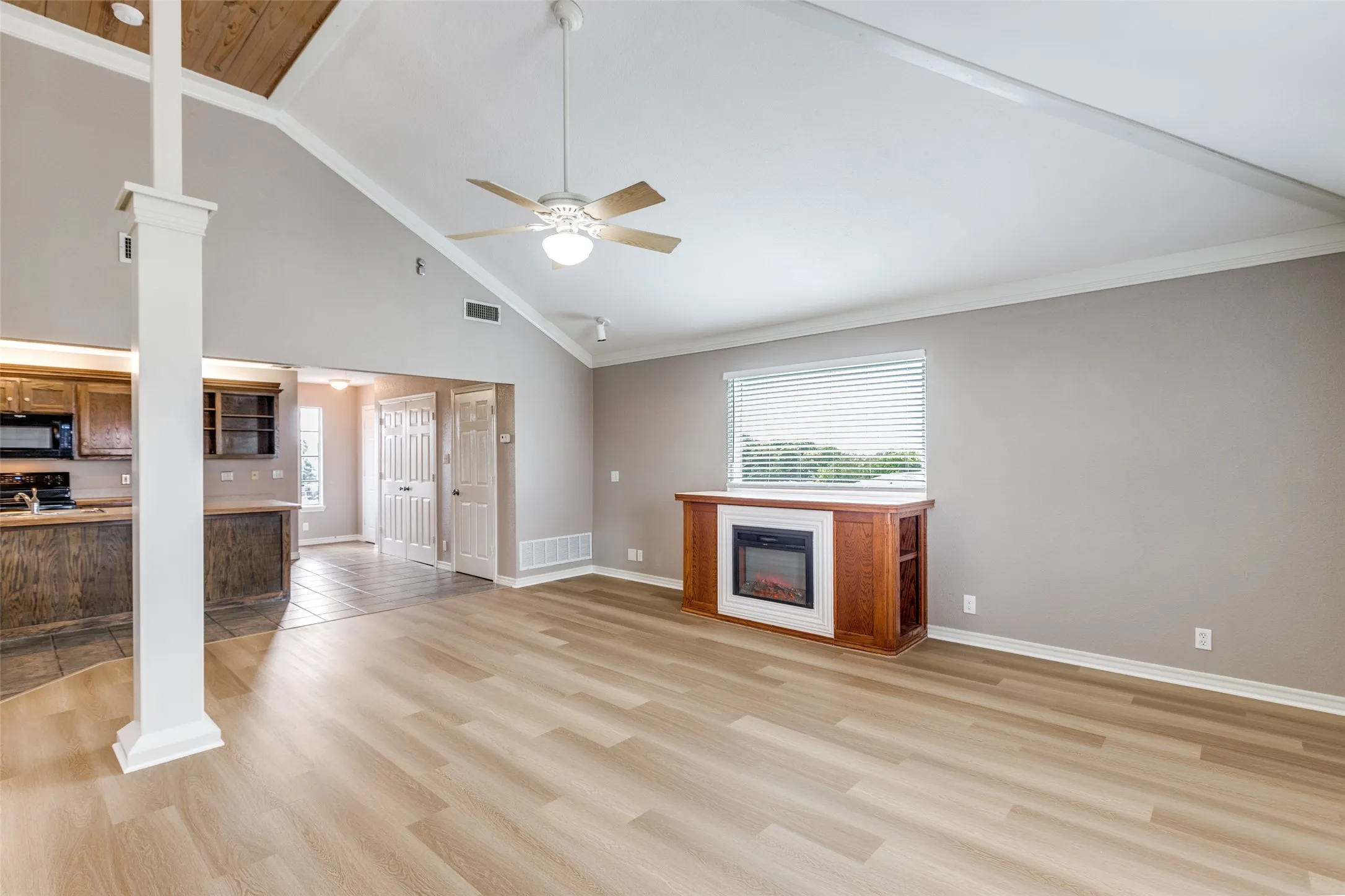 Duplex For Rent in Collin County , 5675 Four Seasons Lane, Mc Kinney, Texas 75071, 1 Bedroom, 1 Bathroom, Garage spaces, 980 Sqft, built in 2001, mls#21395958, Real Estate Agent in Mc Kinney, Homes For Rent in Collin county, Homes For Rent in Mc Kinney, Realtor in Mc Kinney Texas, Real Estate Brokerage Independent Realty Texas, Luminita Cordes Realtor
