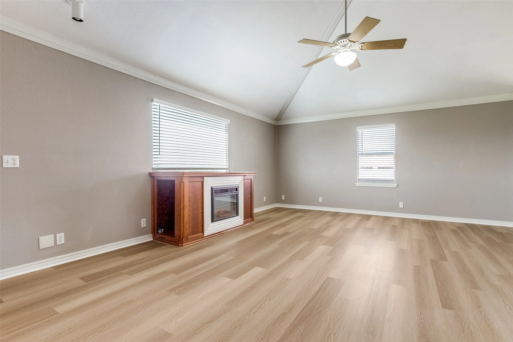 Duplex For Rent in Collin County , 5675 Four Seasons Lane, Mc Kinney, Texas 75071, 1 Bedroom, 1 Bathroom, Garage spaces, 980 Sqft, built in 2001, mls#21395958, Real Estate Agent in Mc Kinney, Homes For Rent in Collin county, Homes For Rent in Mc Kinney, Realtor in Mc Kinney Texas, Real Estate Brokerage Independent Realty Texas, Luminita Cordes Realtor