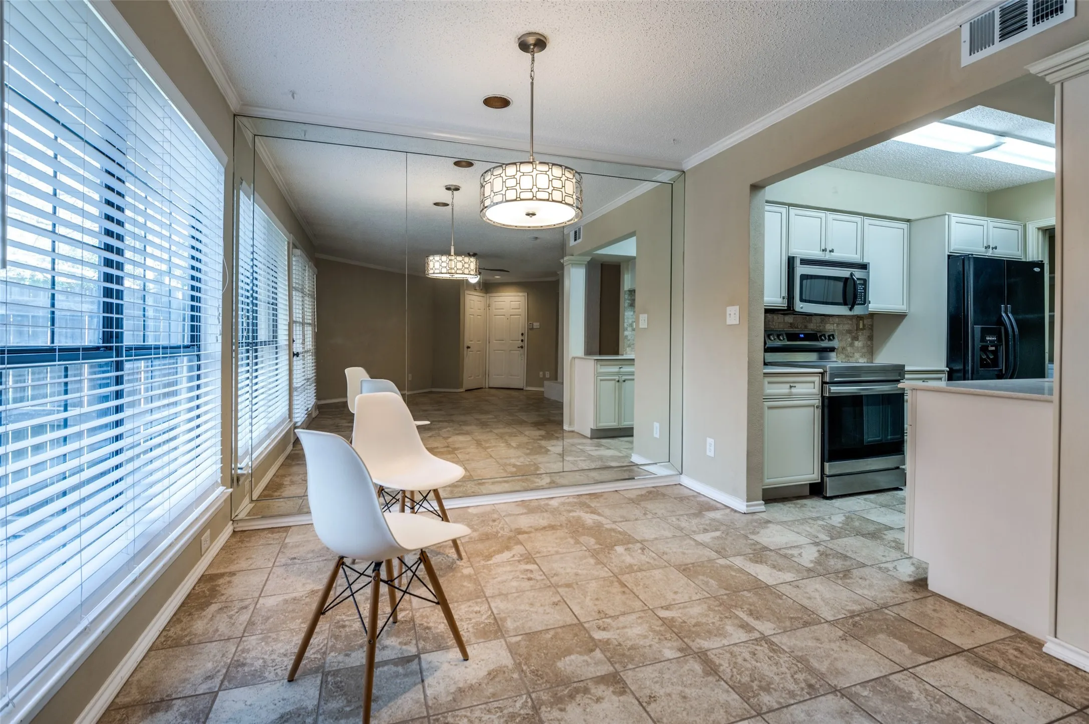 Condominium For Rent in Dallas County , 16301 Ledgemont Lane 179, Addison, Texas 75001, 2 Bedroom, 2 Bathroom, Garage spaces, 978 Sqft, built in 1982, mls#21396237, Real Estate Agent in Addison, Homes For Rent in Dallas county, Homes For Rent in Addison, Realtor in Addison Texas, Real Estate Brokerage Independent Realty Texas, Luminita Cordes Realtor