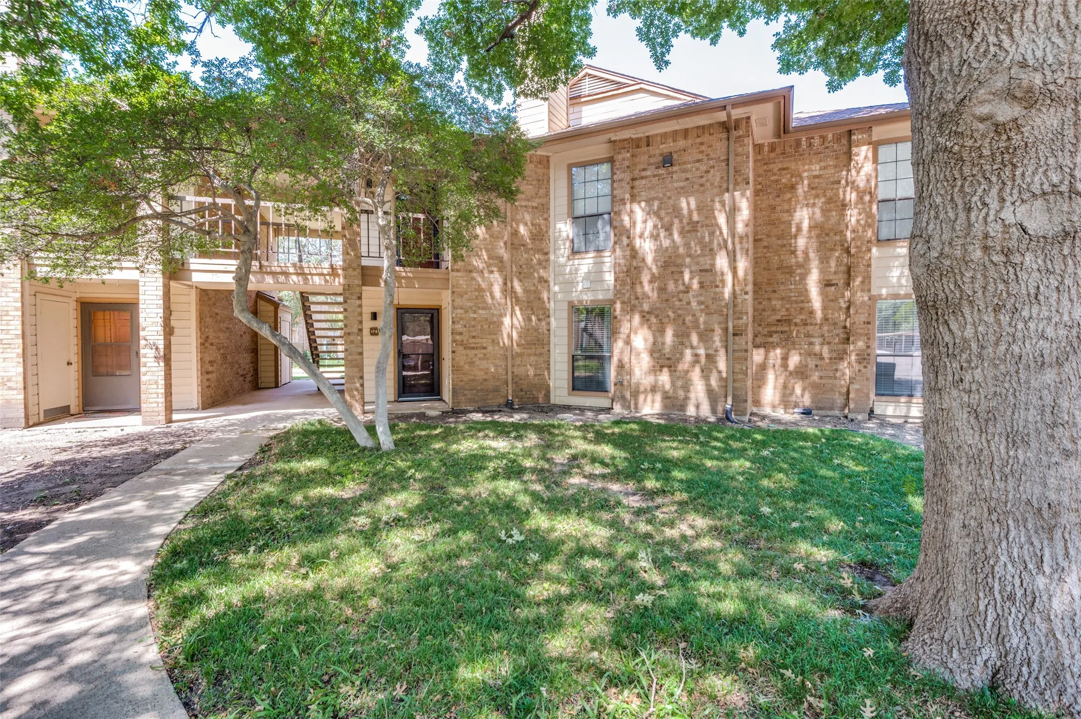 Condominium For Rent in Dallas County , 16301 Ledgemont Lane 179, Addison, Texas 75001, 2 Bedroom, 2 Bathroom, Garage spaces, 978 Sqft, built in 1982, mls#21396237, Real Estate Agent in Addison, Homes For Rent in Dallas county, Homes For Rent in Addison, Realtor in Addison Texas, Real Estate Brokerage Independent Realty Texas, Luminita Cordes Realtor