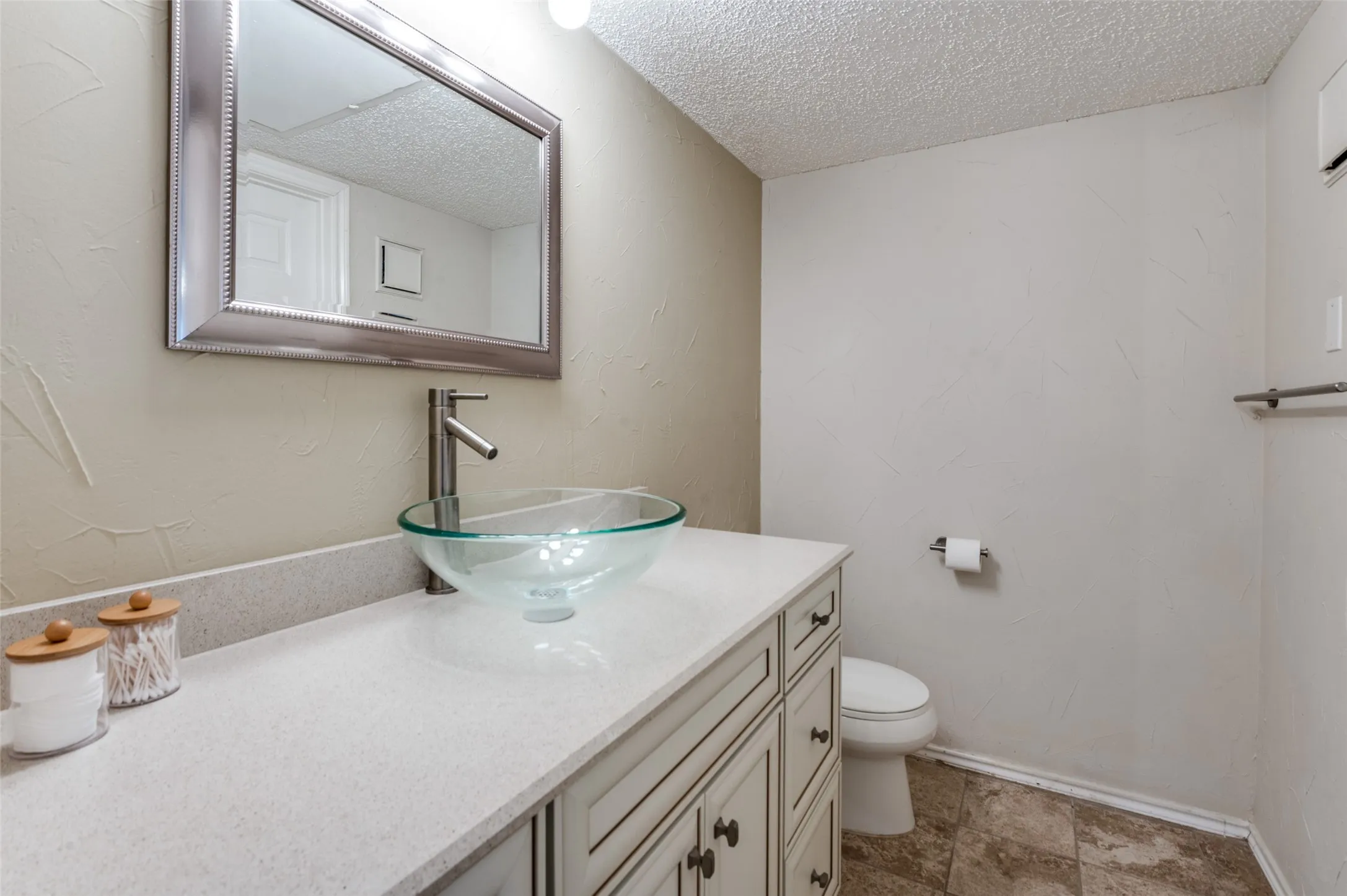 Condominium For Rent in Dallas County , 16301 Ledgemont Lane 179, Addison, Texas 75001, 2 Bedroom, 2 Bathroom, Garage spaces, 978 Sqft, built in 1982, mls#21396237, Real Estate Agent in Addison, Homes For Rent in Dallas county, Homes For Rent in Addison, Realtor in Addison Texas, Real Estate Brokerage Independent Realty Texas, Luminita Cordes Realtor
